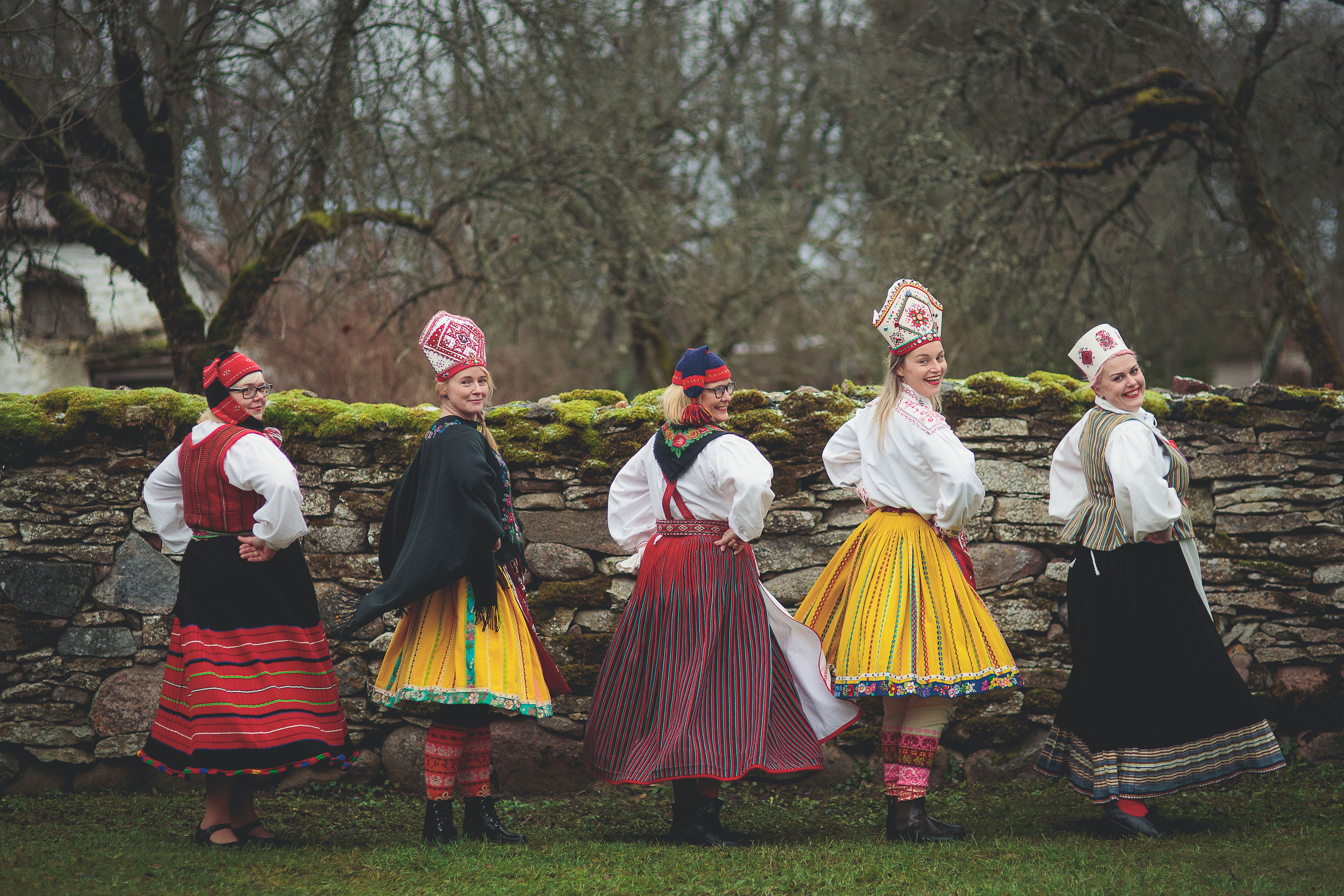 Saaremaa and Muhu folk costumes
