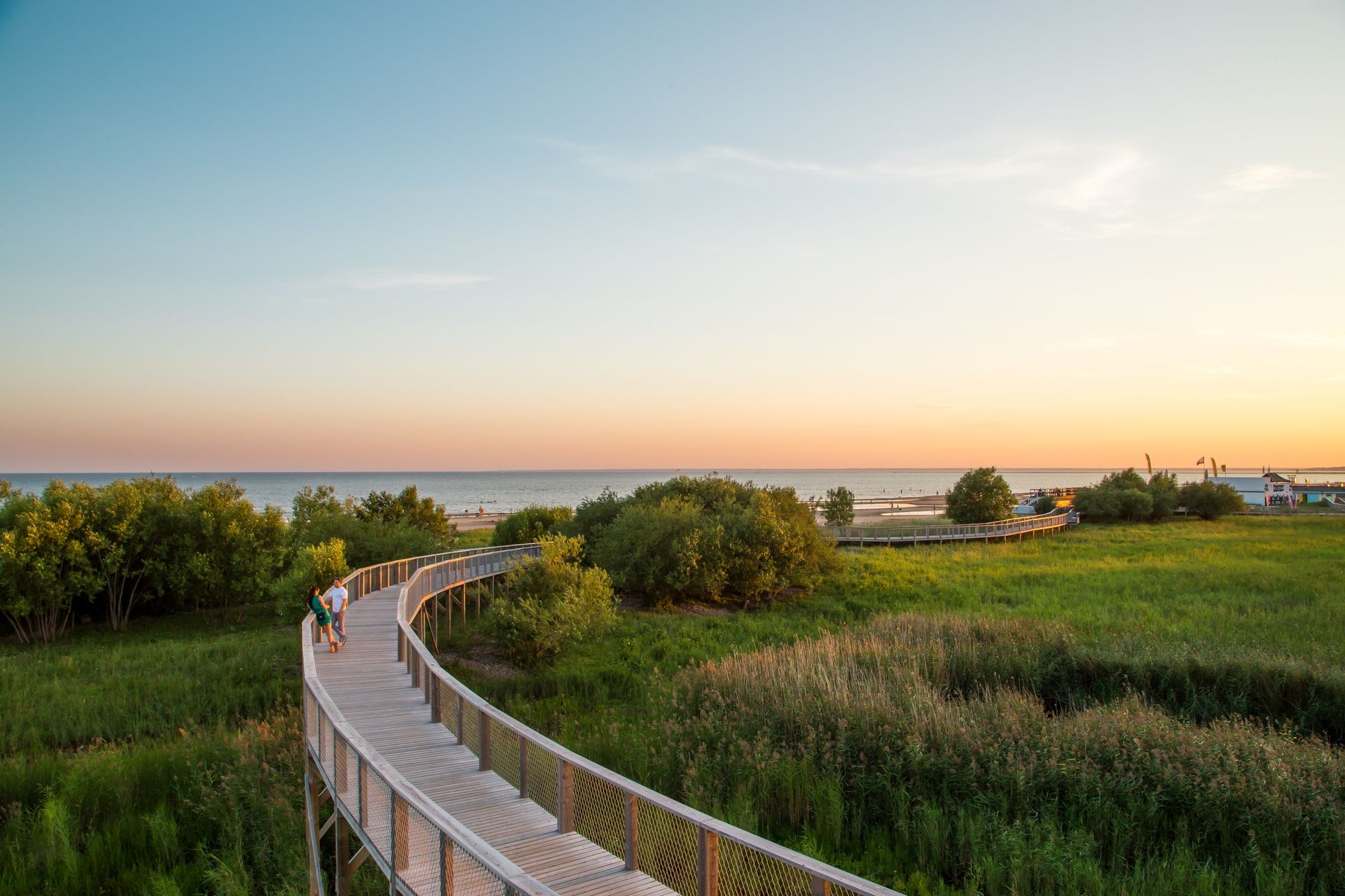 Wanderweg auf den Küstenwiesen in Pärnu