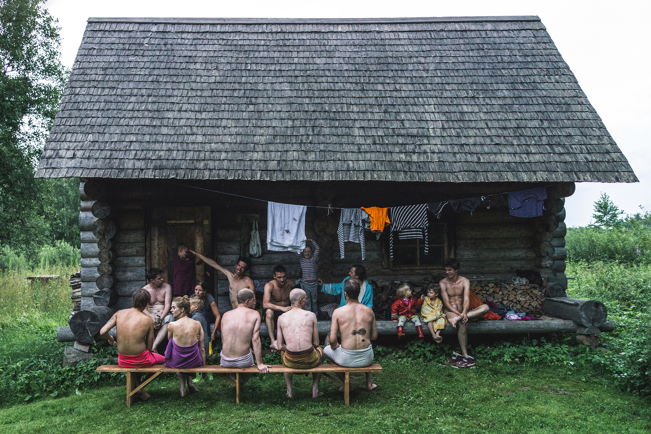 Traditionelle Rauchsauna mit Freunden