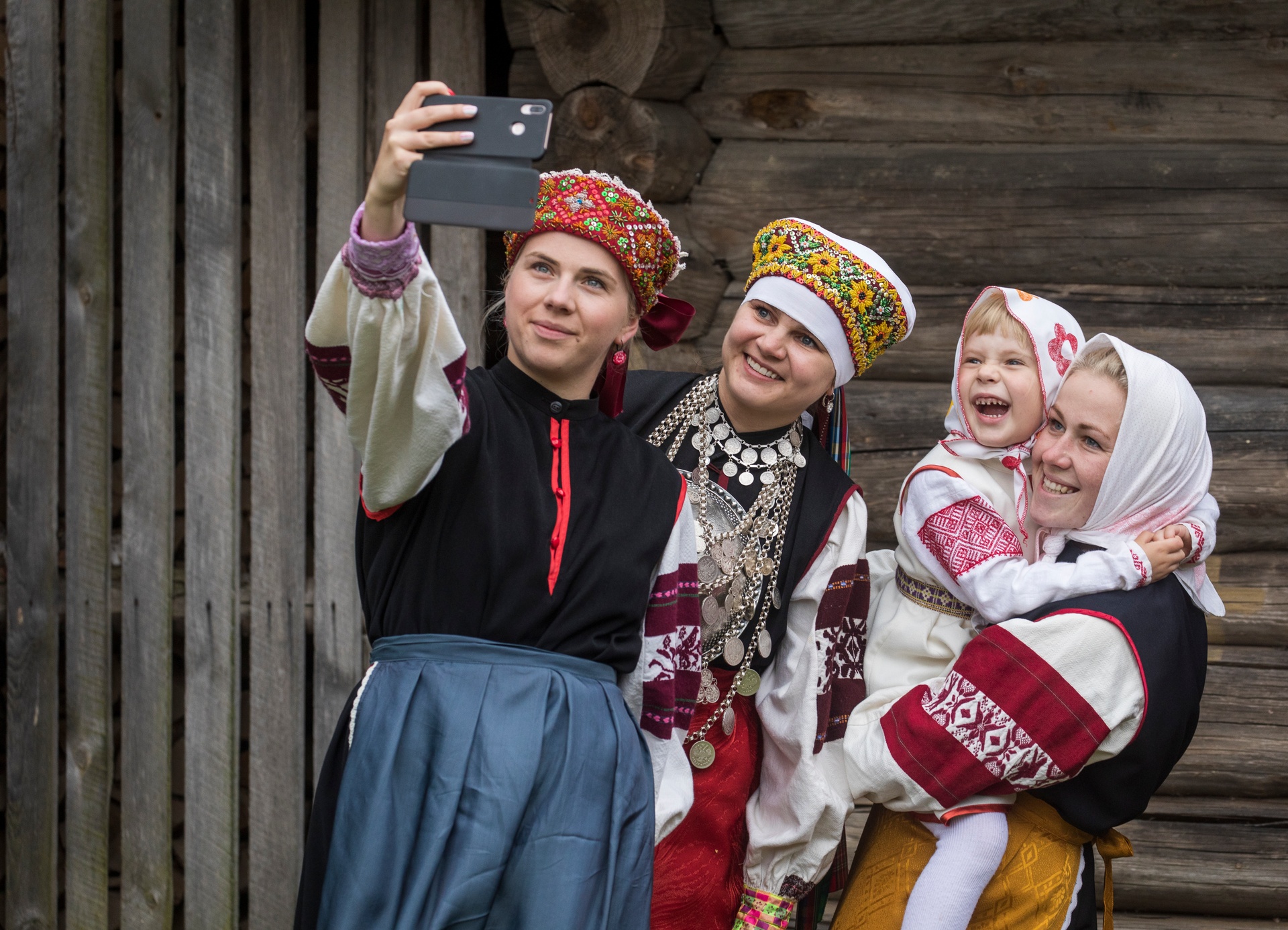Women in Setomaa national clothes making selfie