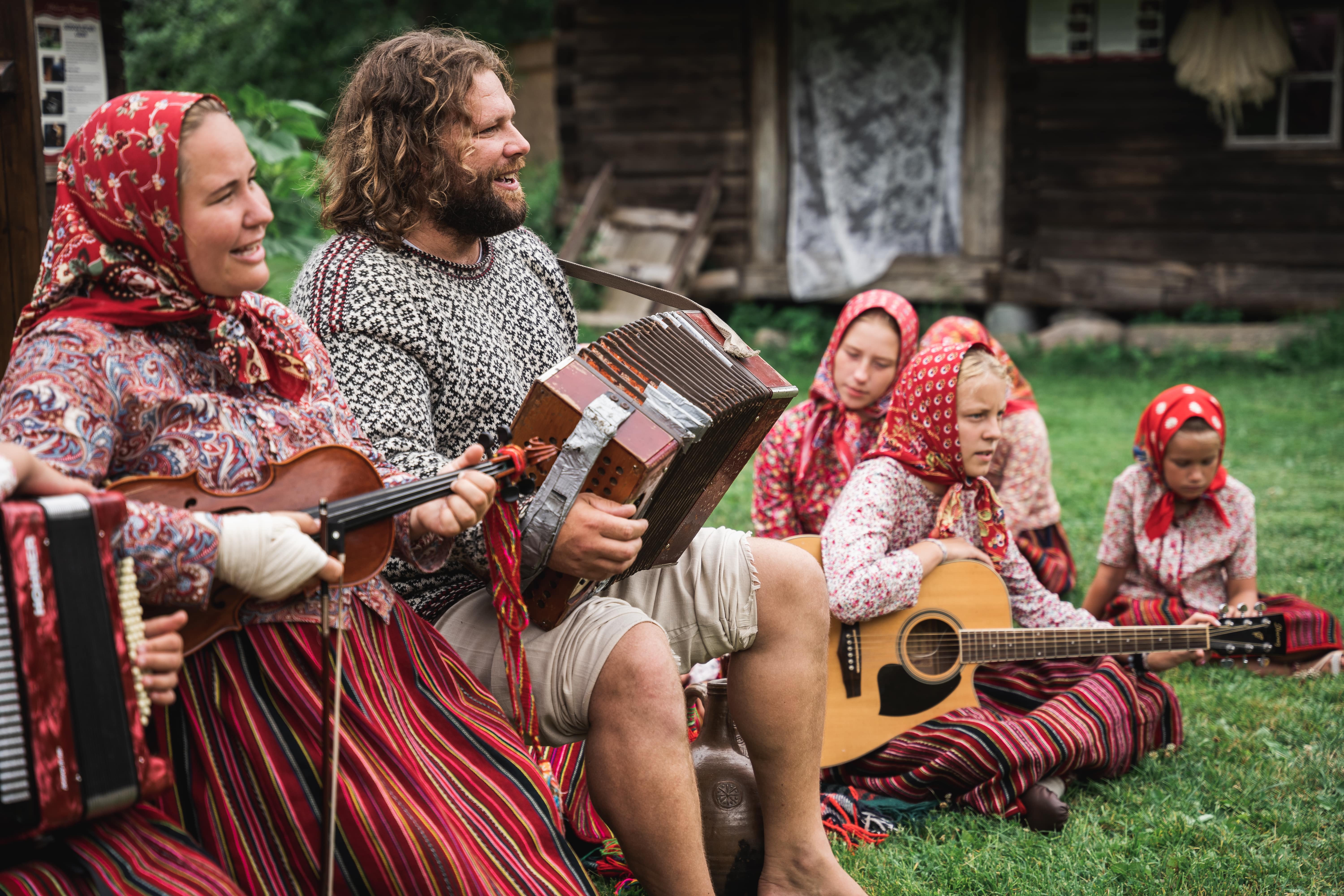 Kihnu Islanders play traditional music