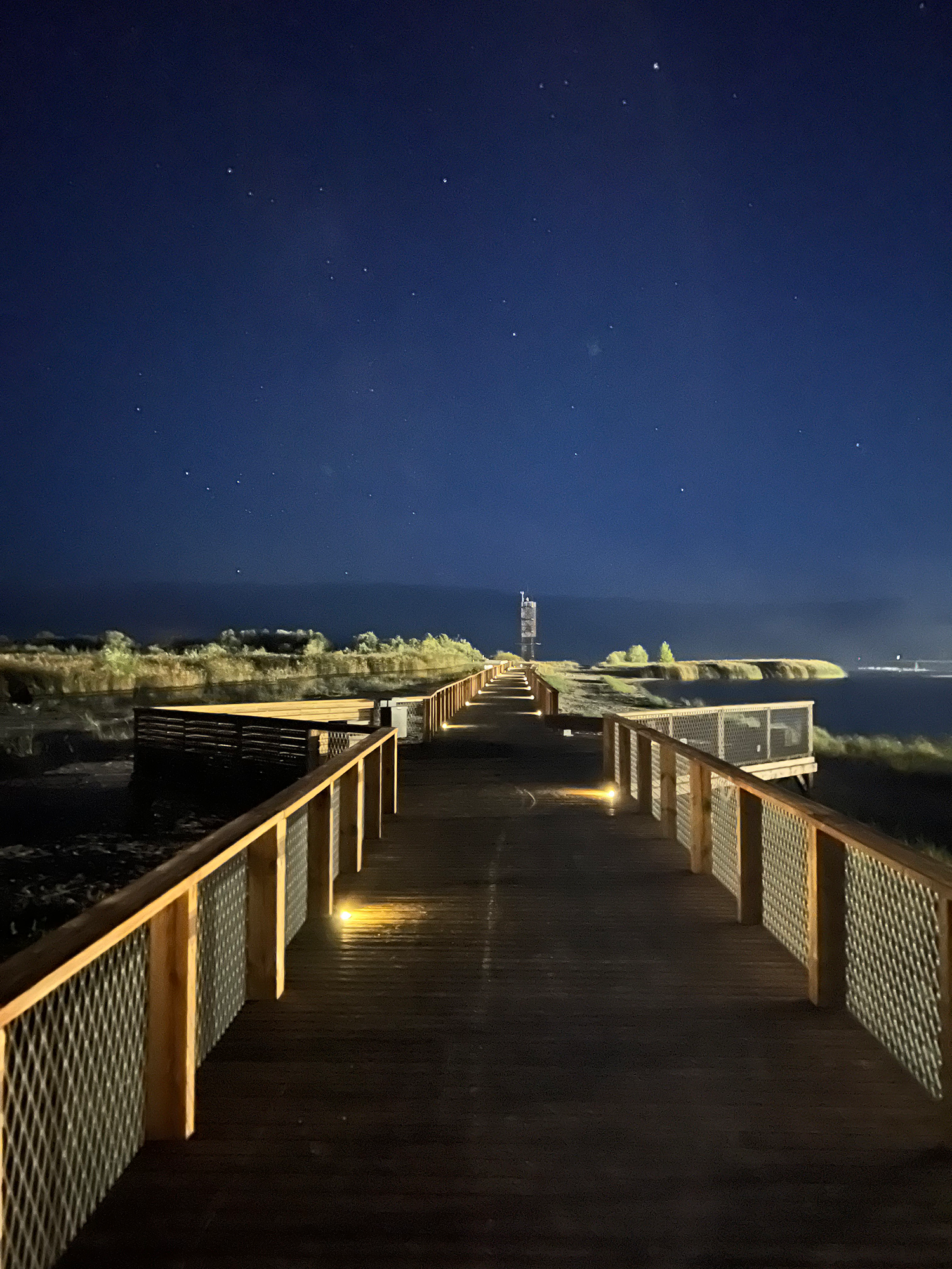 Holzweg in Pärnu, zwischen Strand und Hafen