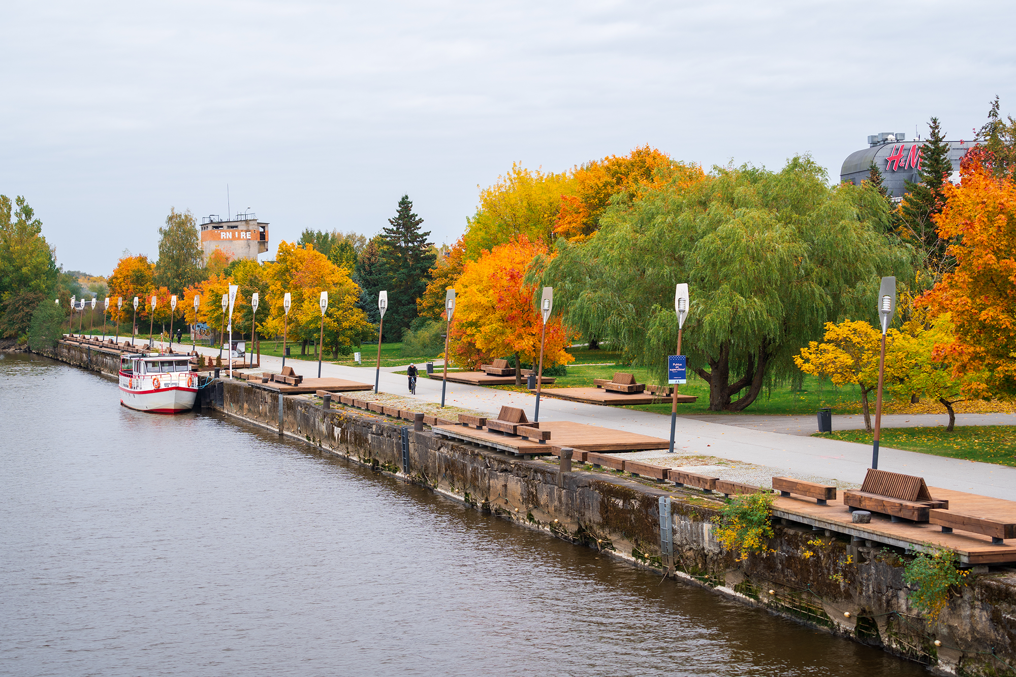 Flusspromenade in Pärnu