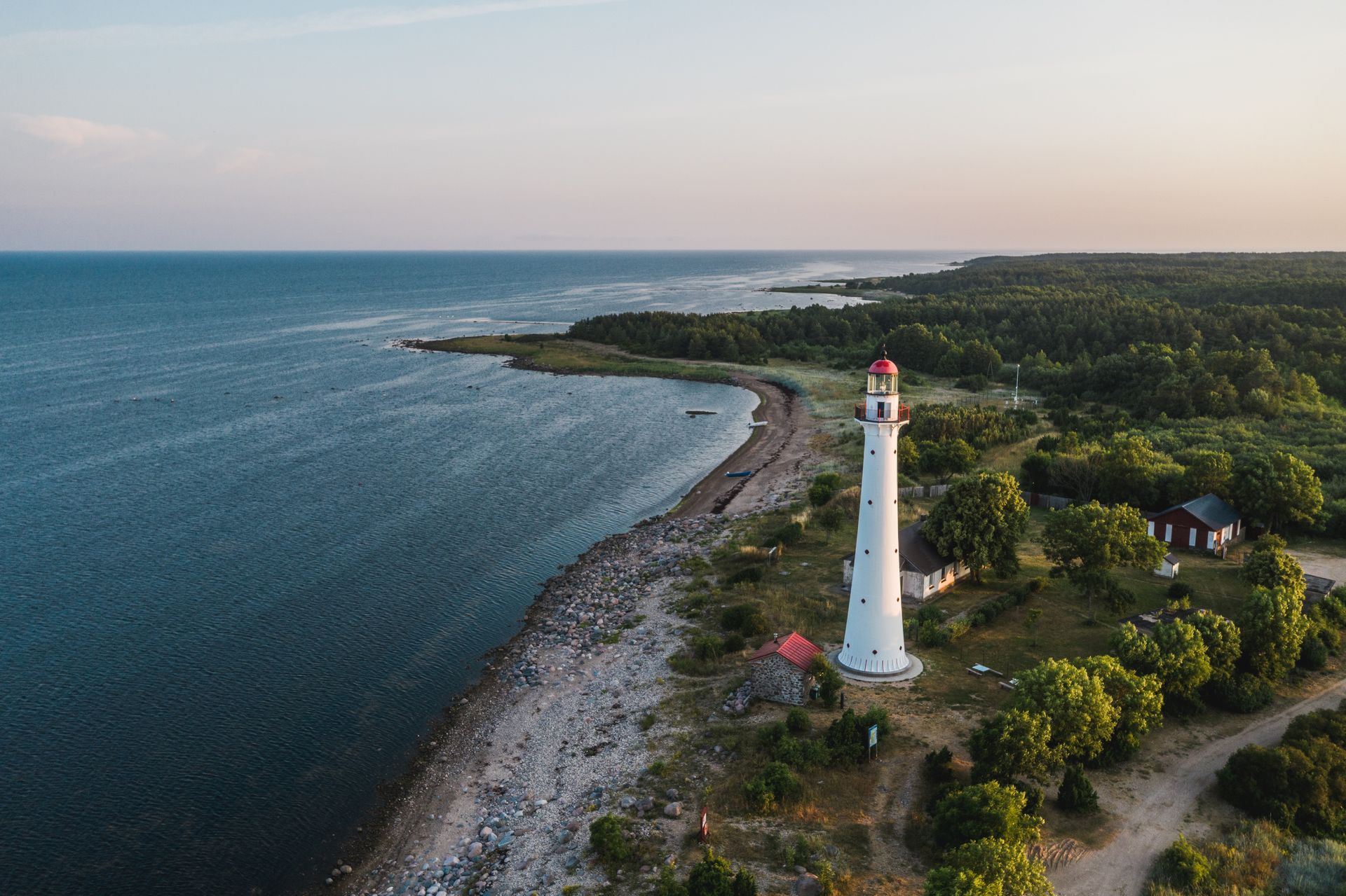 Der Leuchtturm auf der Insel KIhnu