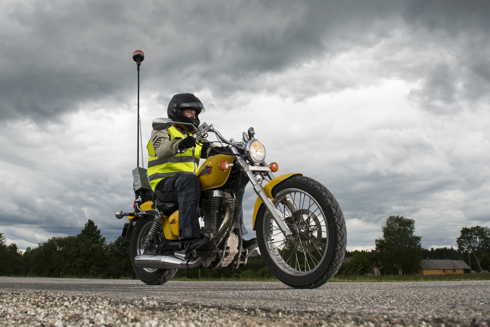 Motorradfahrer in Estland