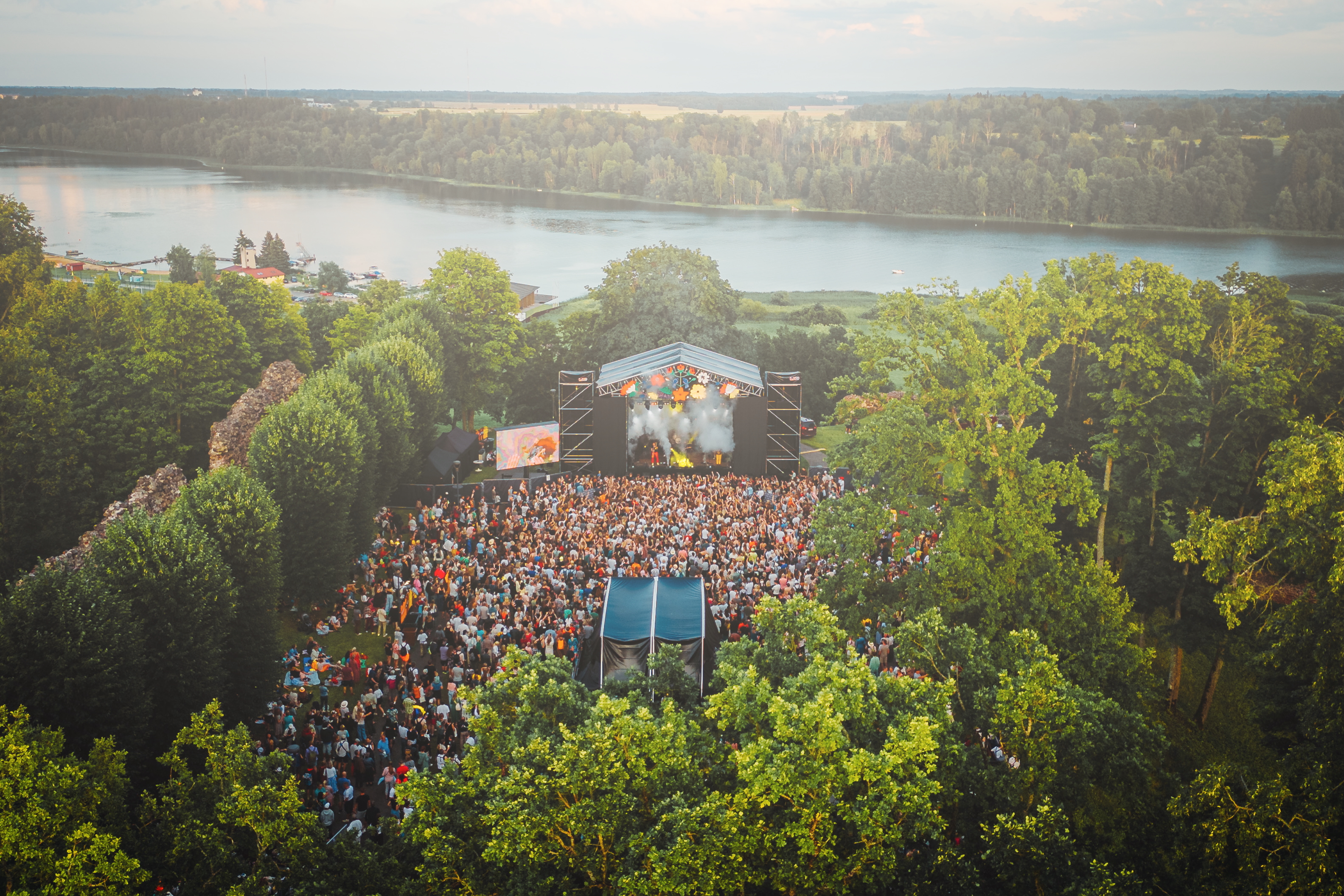 Viljandi pärimusmuusika festival lossimägedes