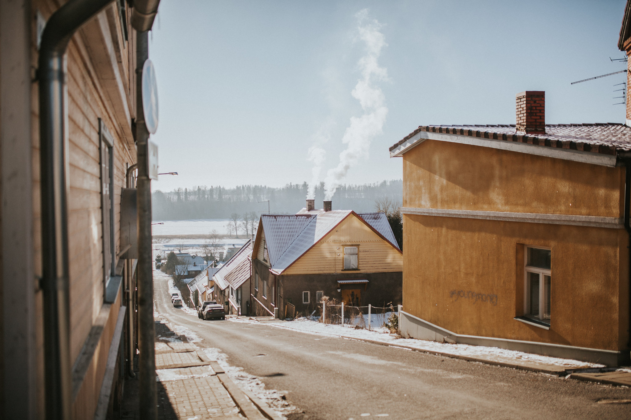 Smoke rising from a house on Kõrgemäe Street in Viljandi