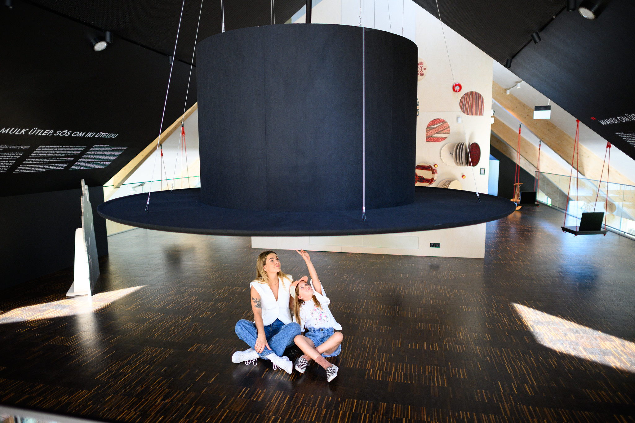 Mother and daughter look at exhibit in Mulgimaa