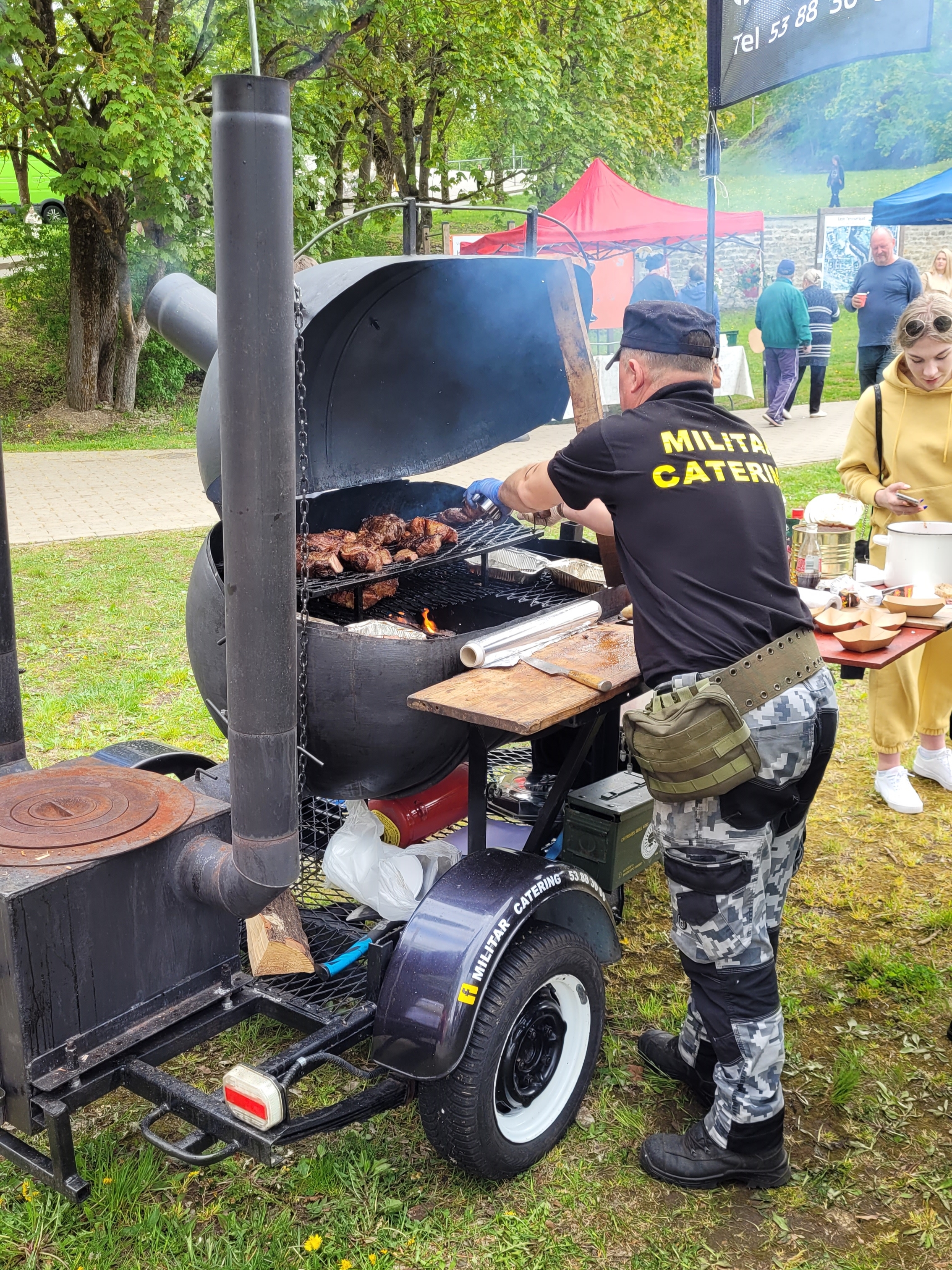 Grillauspiste Narvan maut -ruokafestivaalillla 