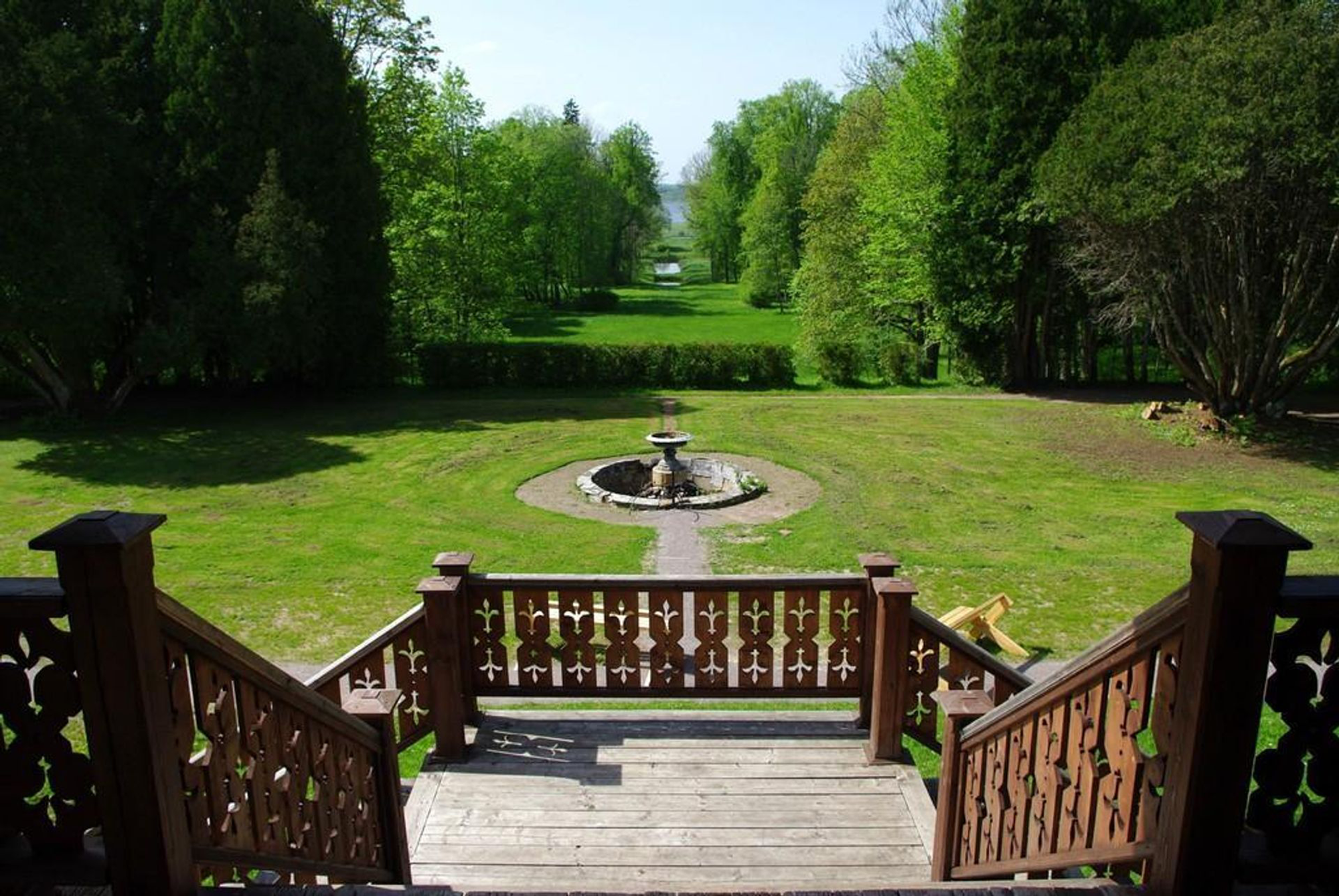 Blick vom Herrenhaus Õisu nach hinten in den Park