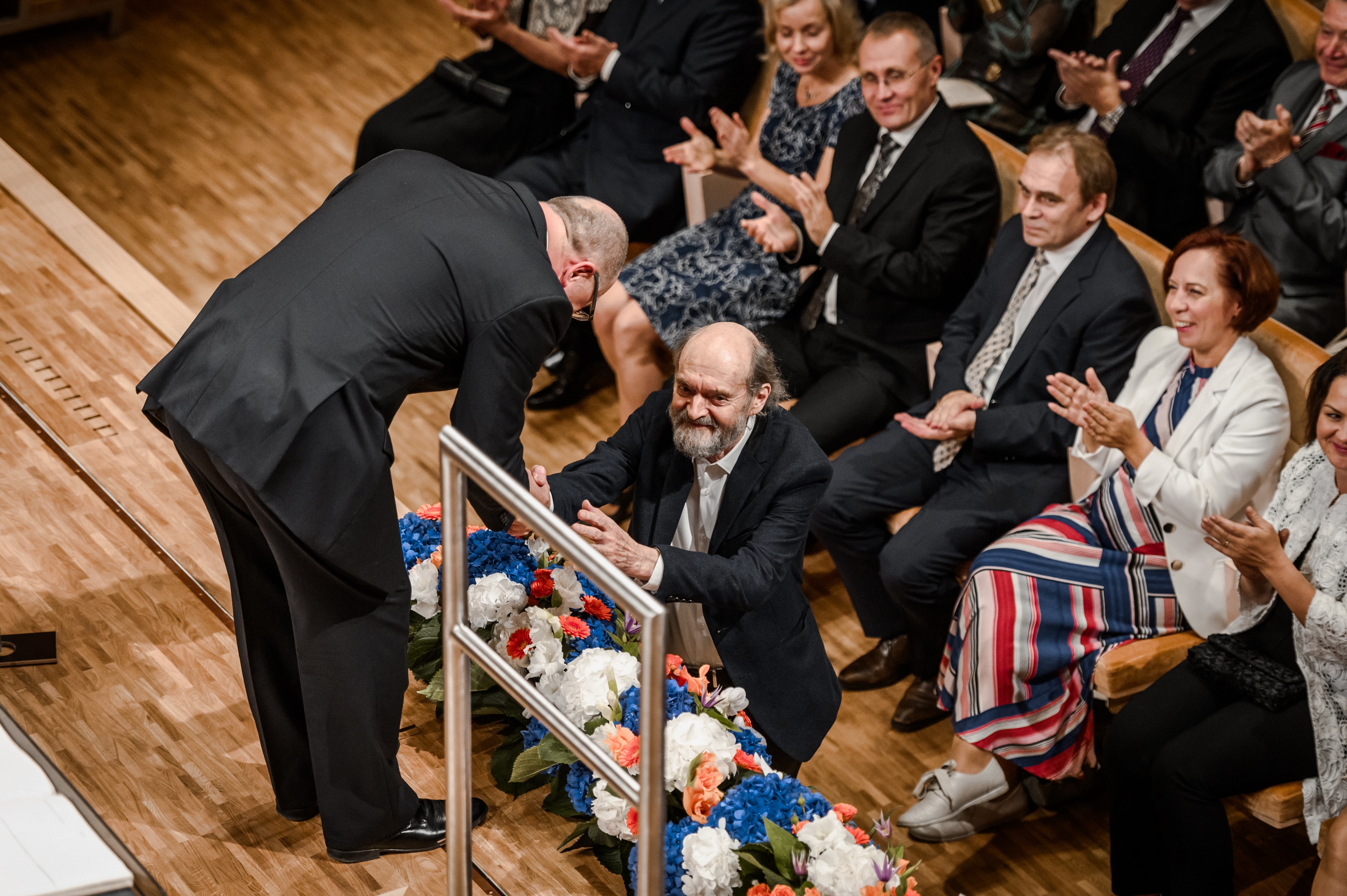 Arvo Pärt receives recognition at an event