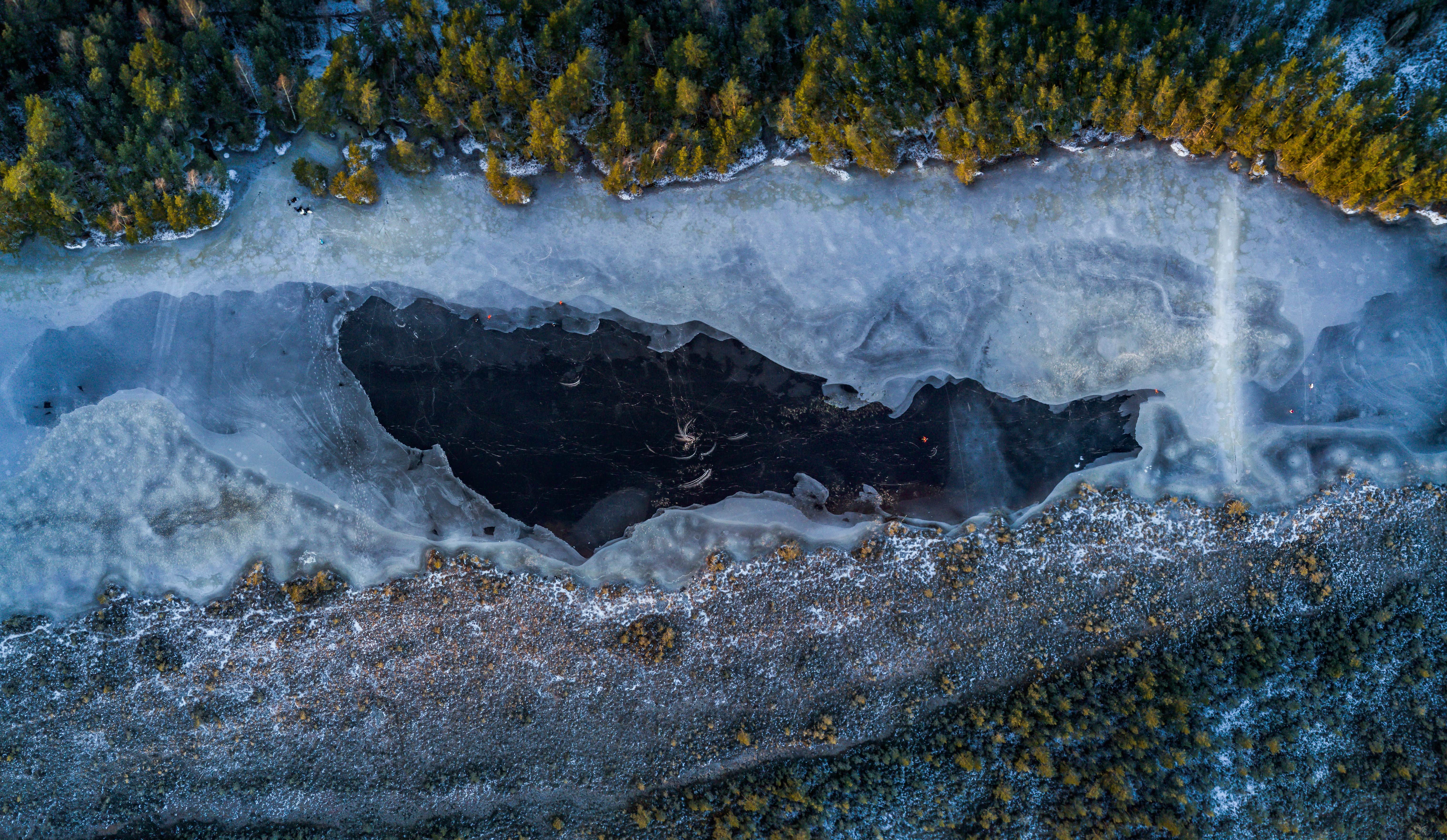 Jäätynyt järvi