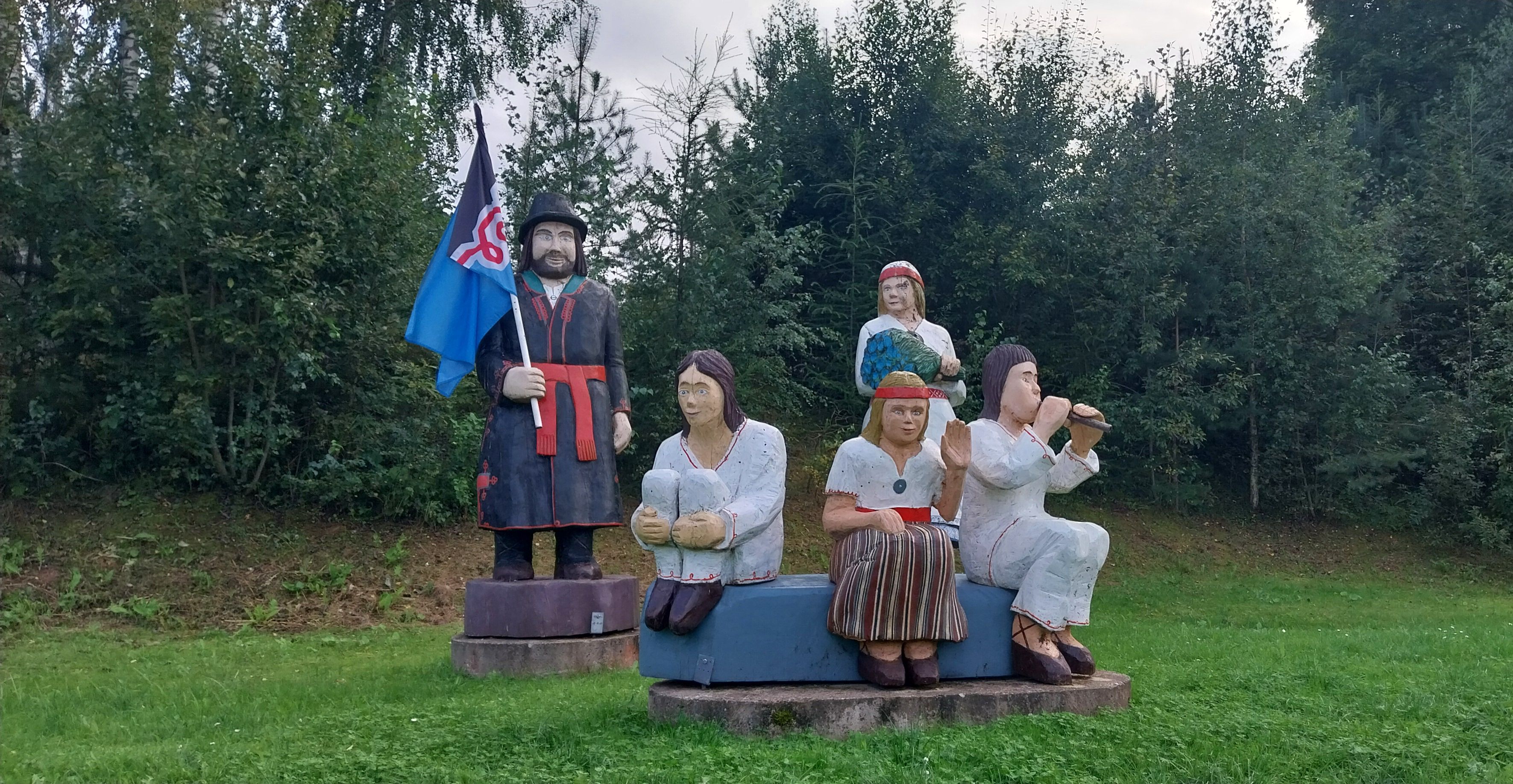 Wooden sculptures in Mulgimaa