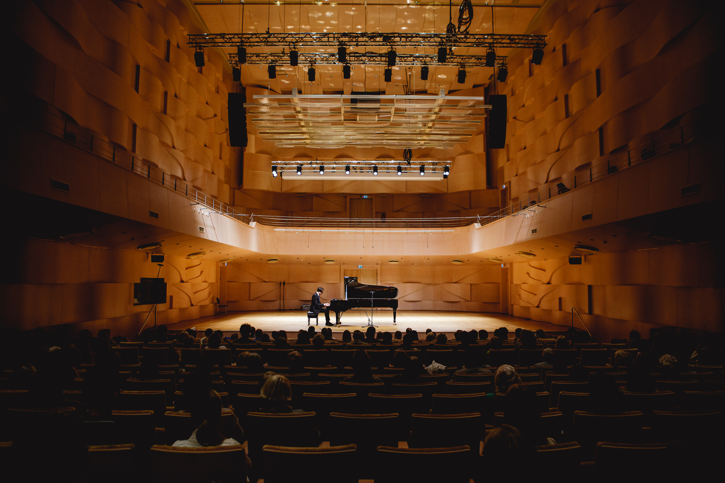 Man plays the piano in a concert hall in Estonia