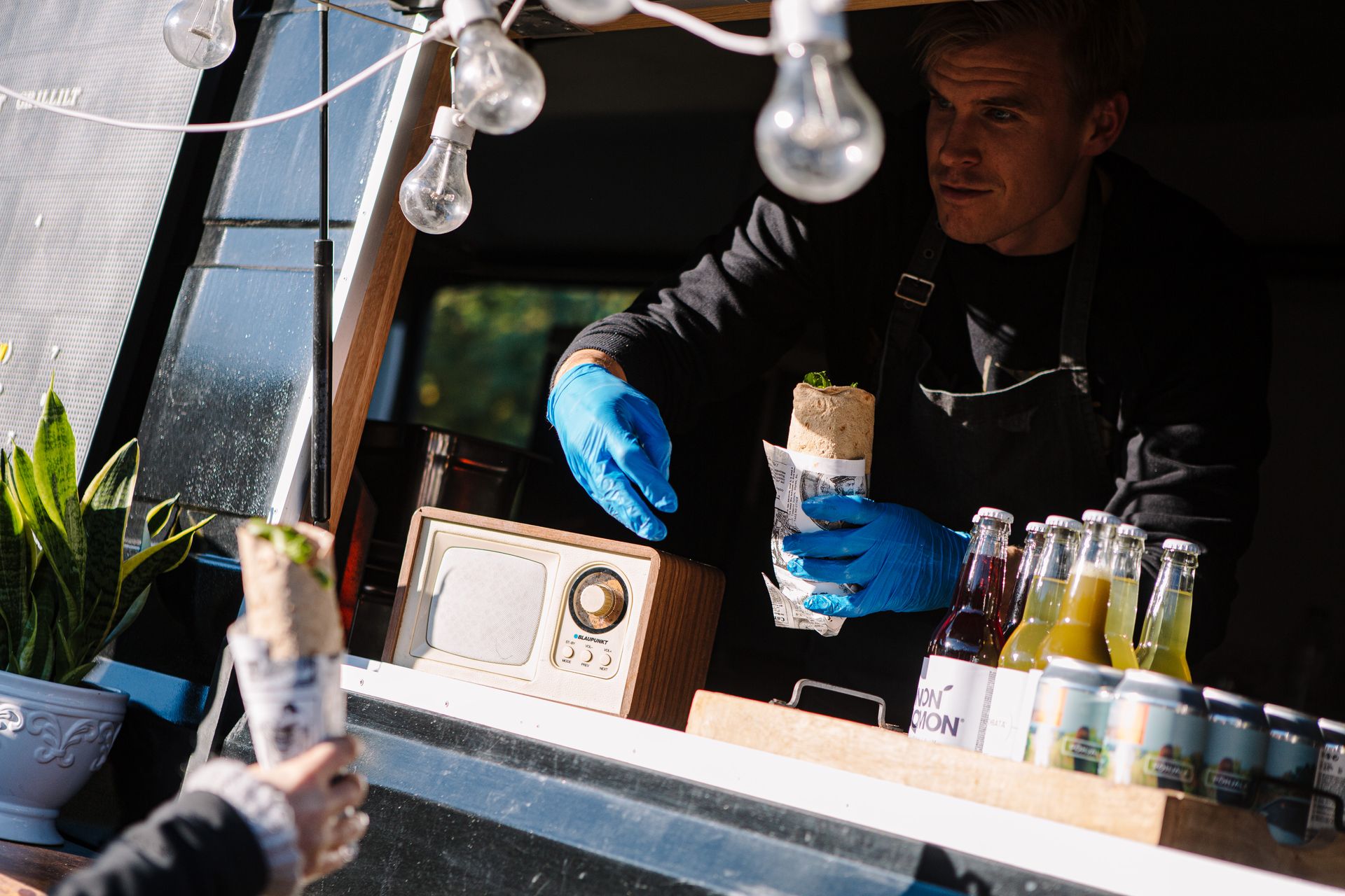 Imbiss an einem Food-Truck in Estland