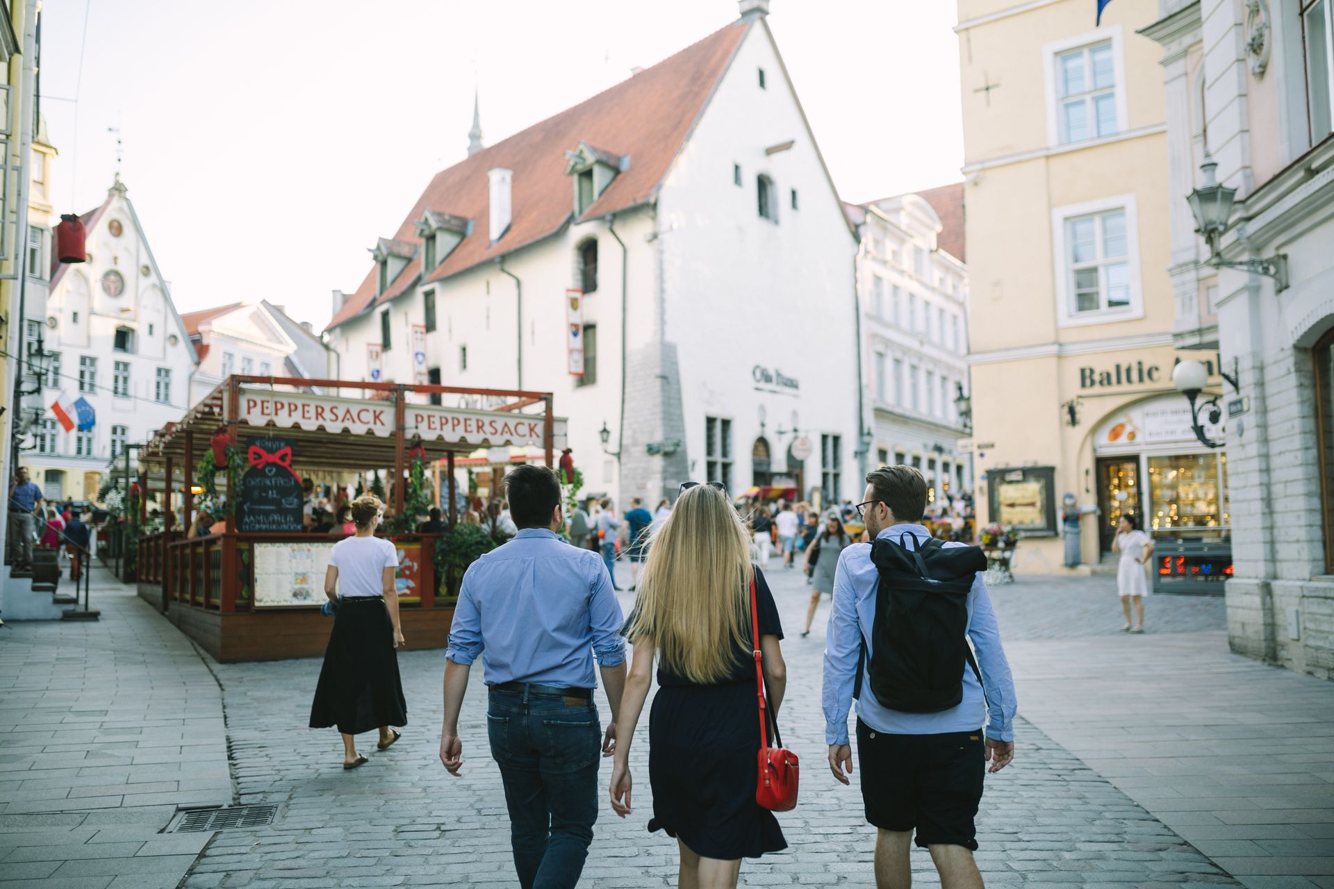 Fußgänger in der Altstadt von Tallinn