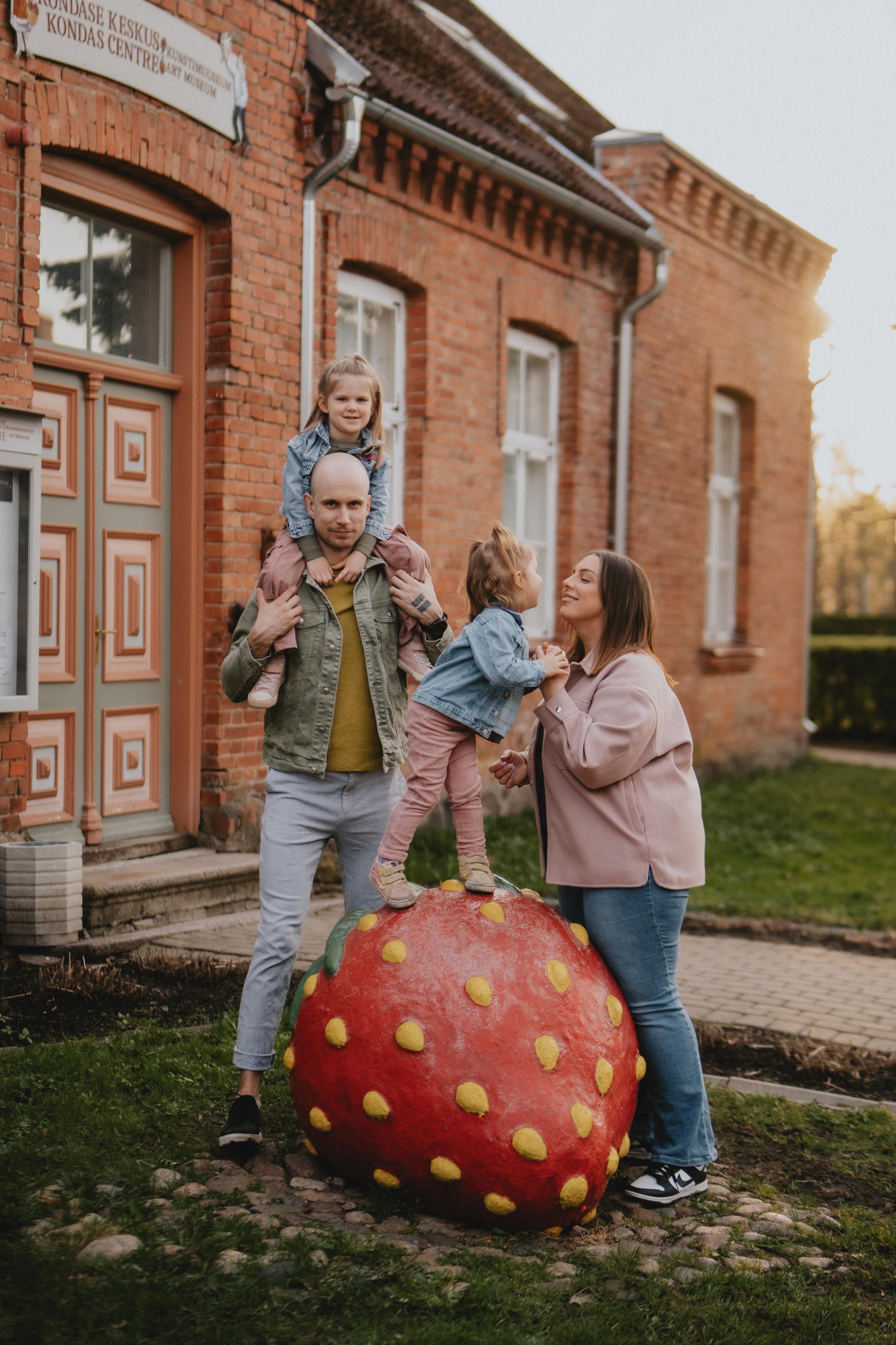 A family on holiday in Estonia visits the Kondas Centre in Viljandi