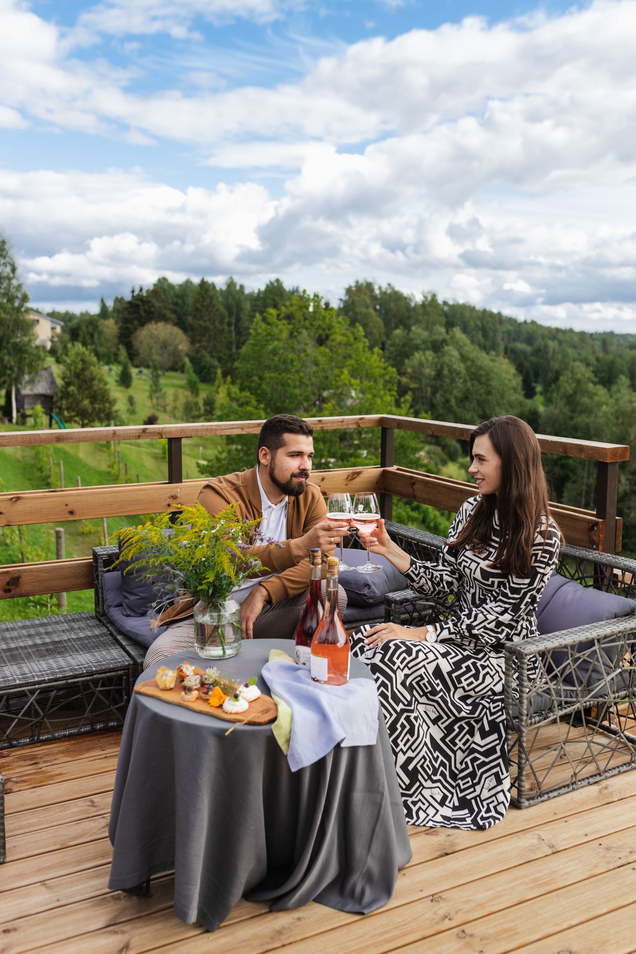 Couple tastes wine on food tour of South Estonia