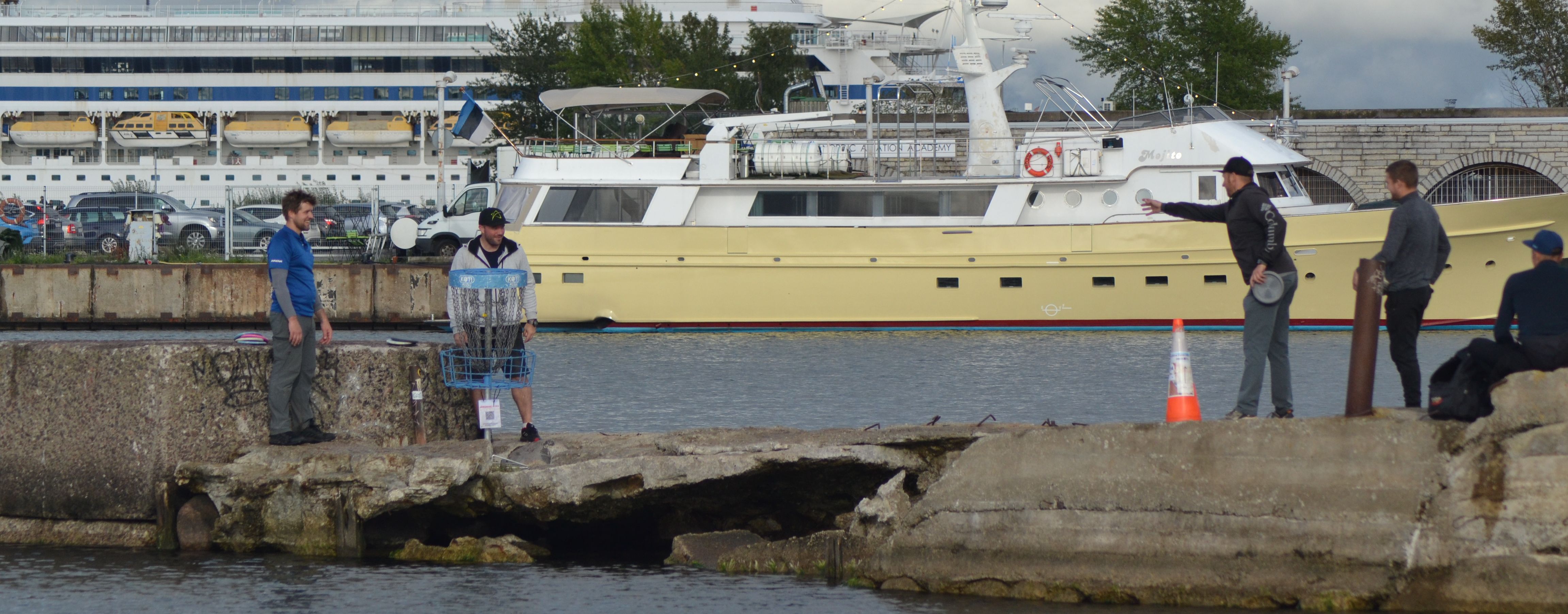 Frisbeegolfia Tallinnan satamassa