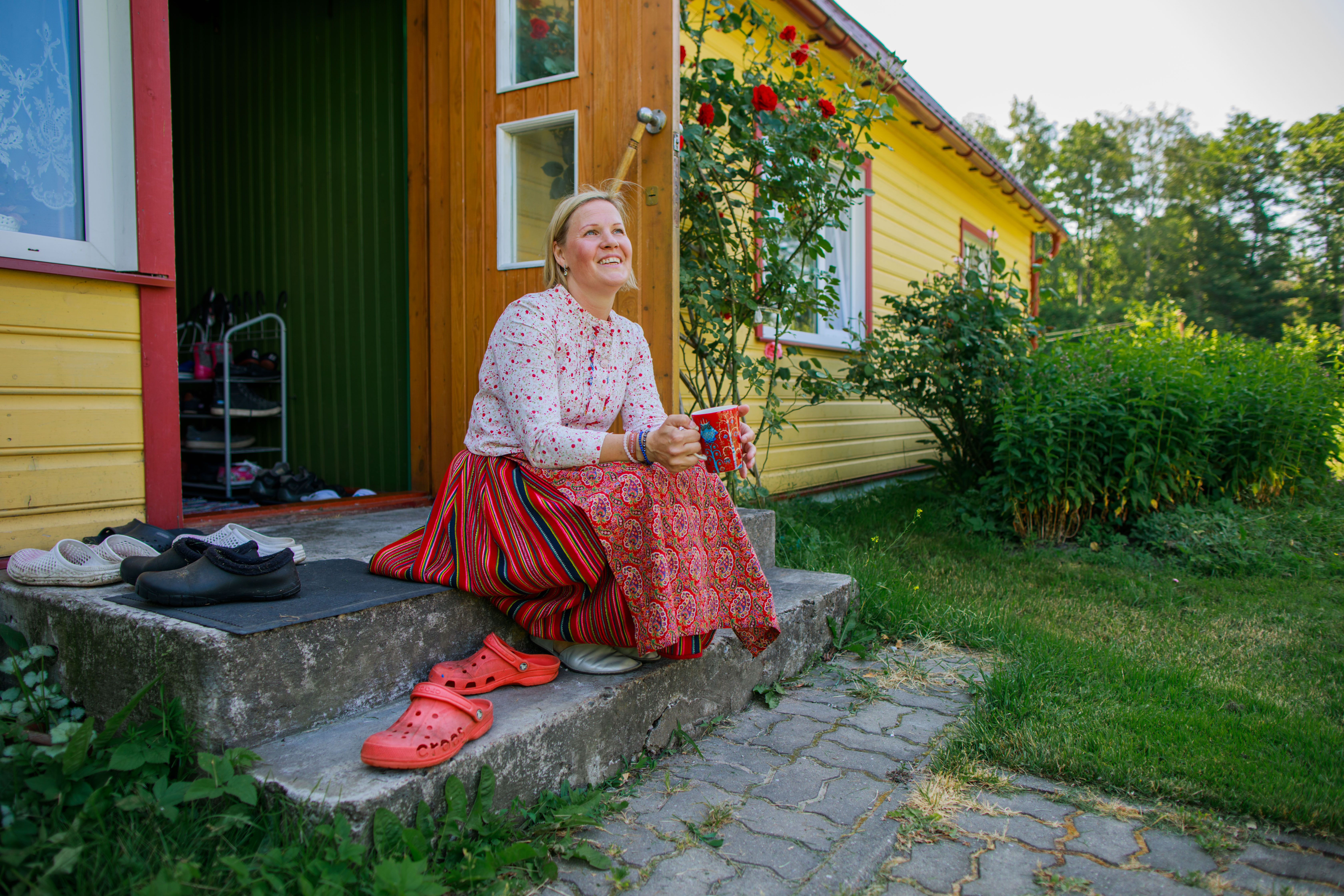 Modern Kihnu women might even match their Crocs to their kört.