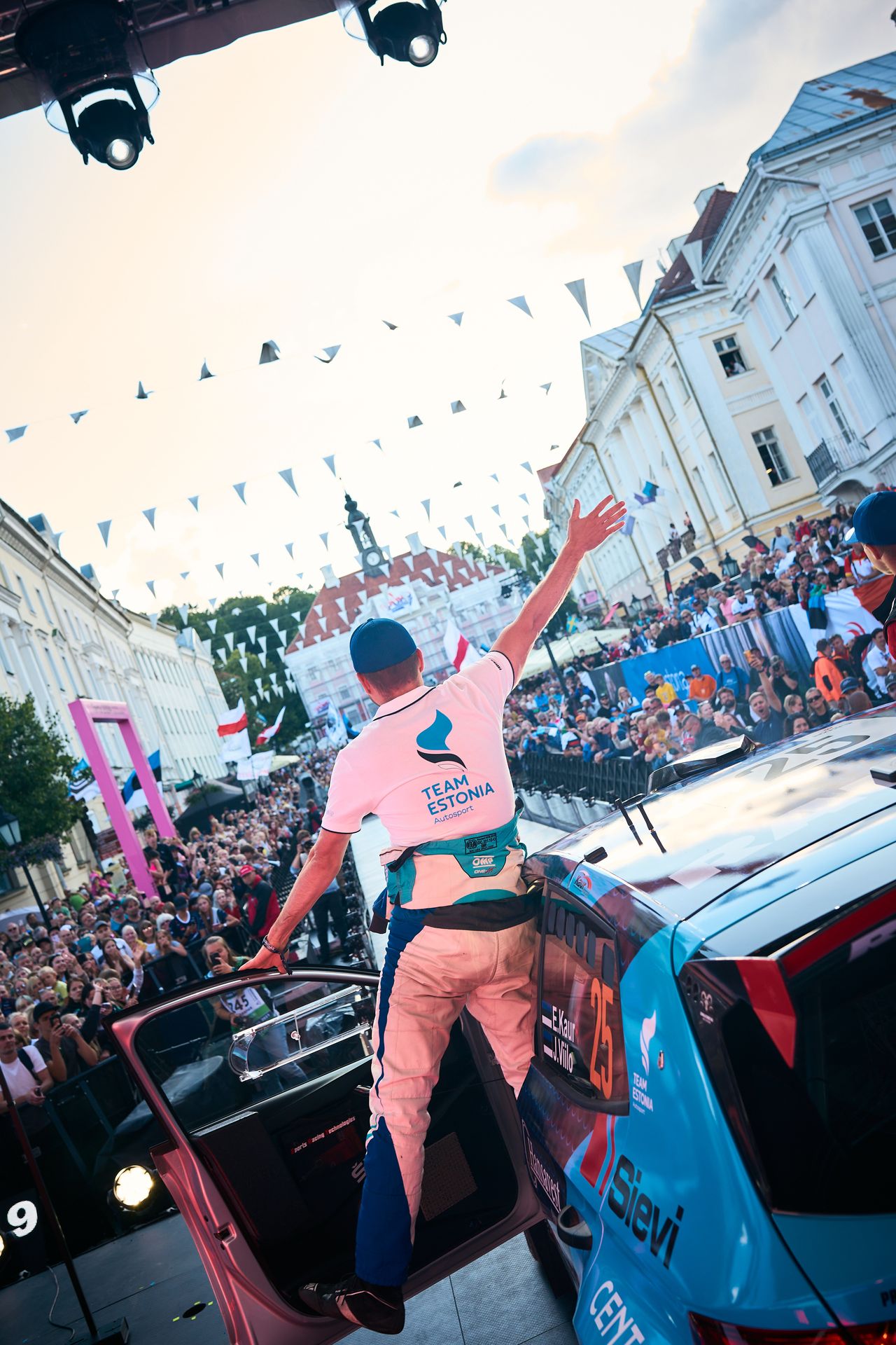 Rally Estonia 2023 avaüritus Tartu Raekojaplatsil