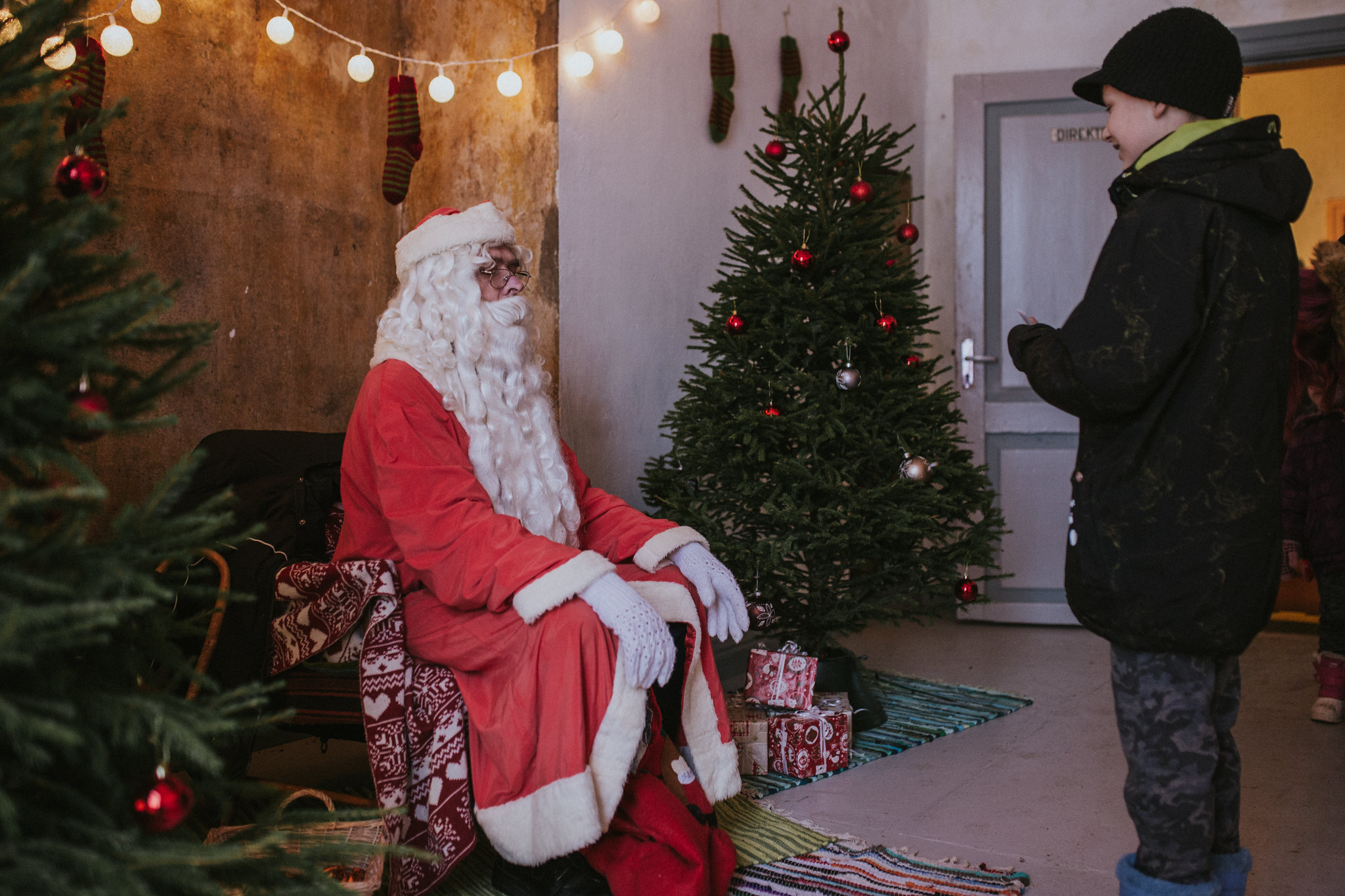 Boy says traditional Christmas poem to Santa in Viljandi