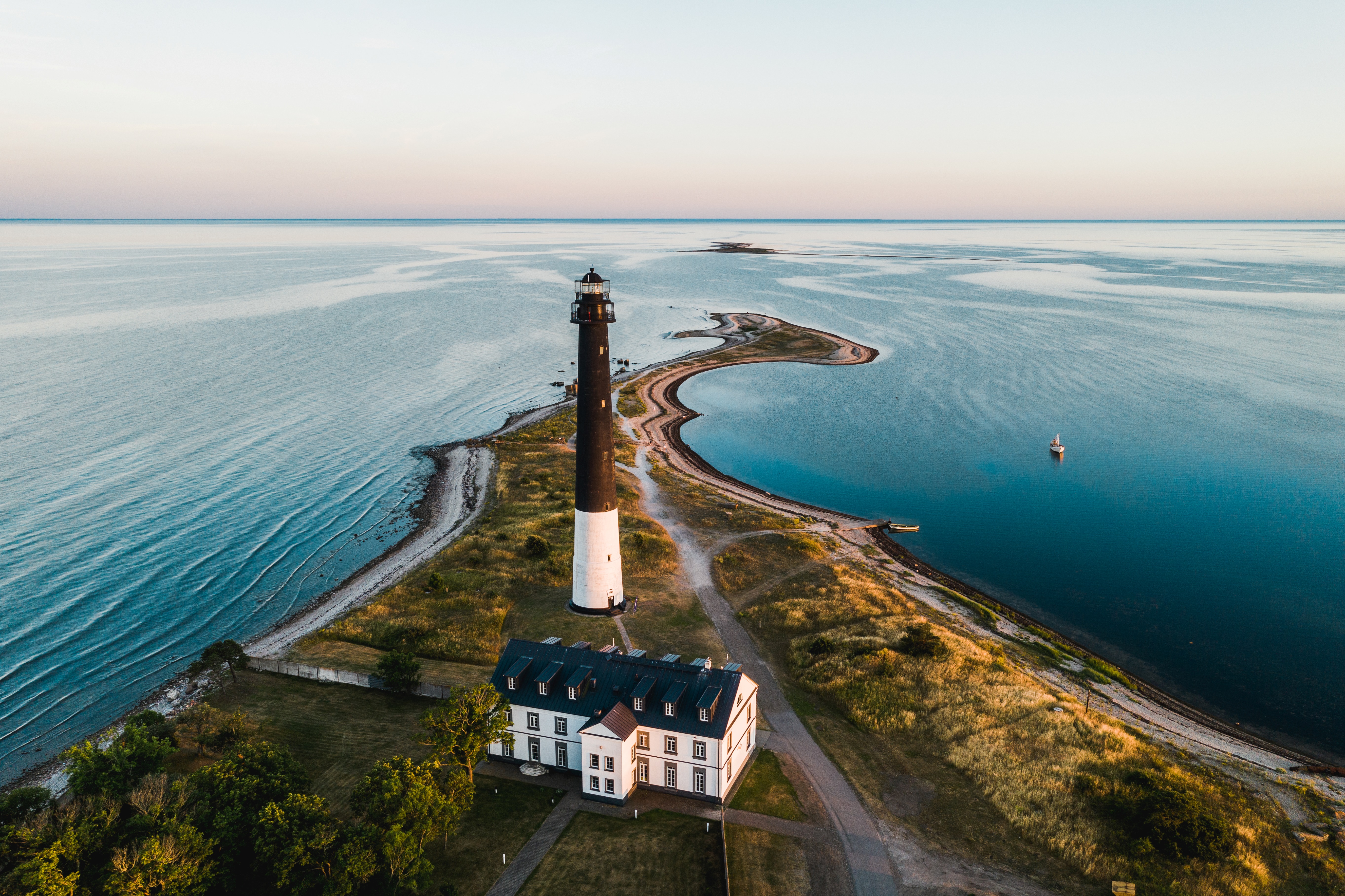 Sõrve tuletorn ja poolsaar