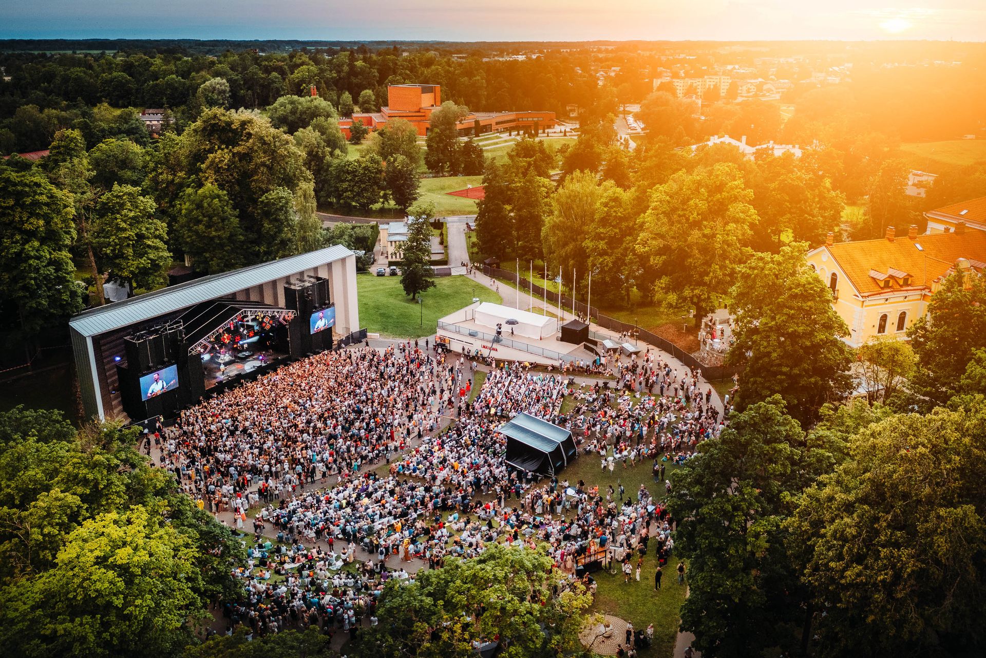 Vīlandes Folkmūzikas festivāls, skats no drona