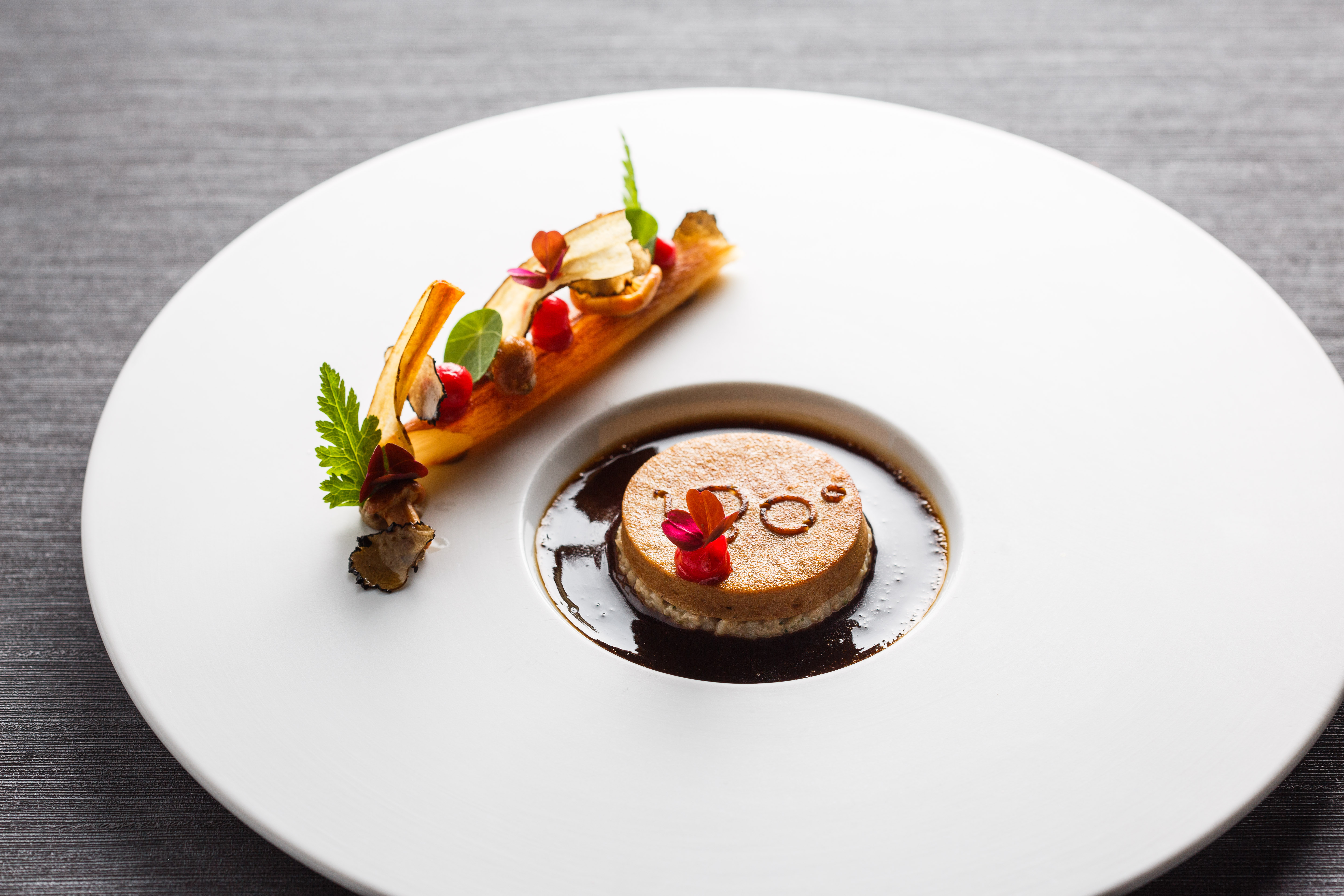 180 Degrees Restaurant by Matthias Diether