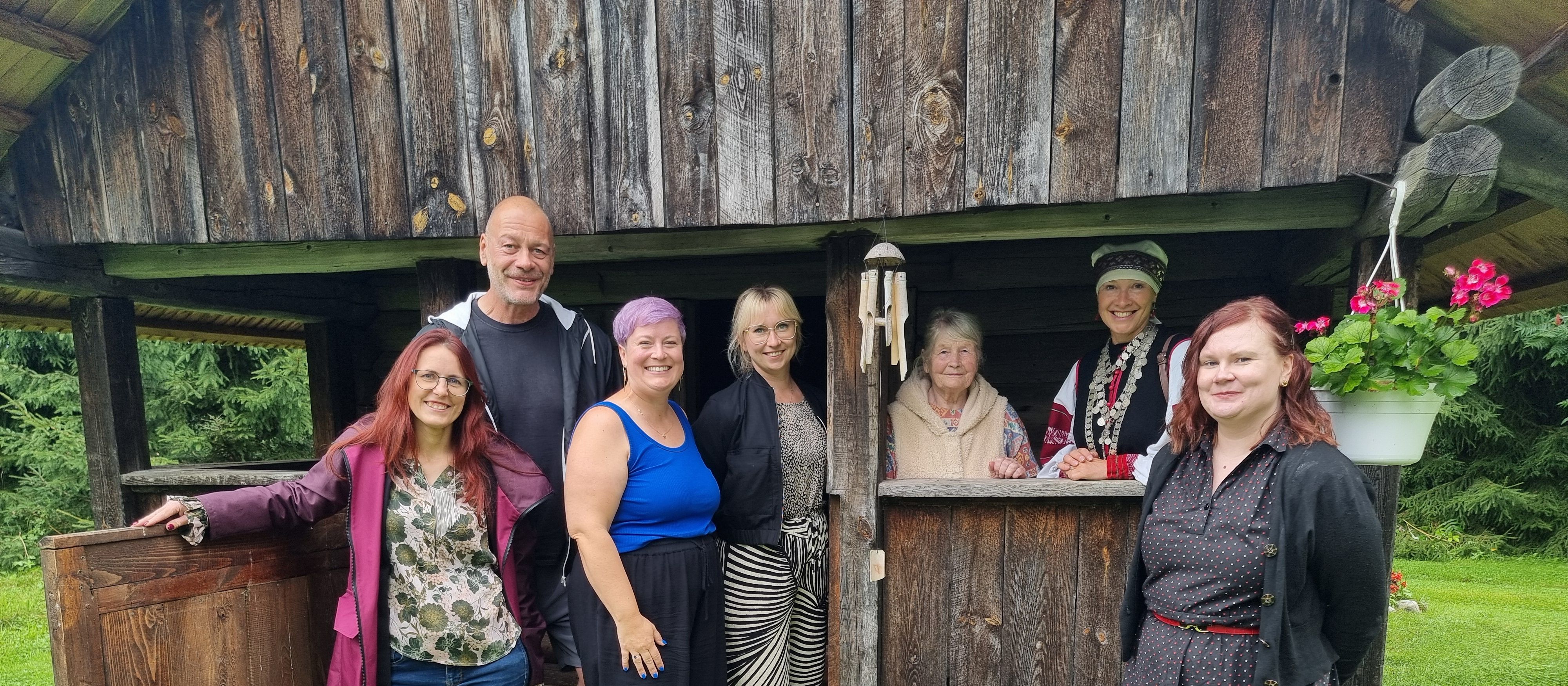 Visit Estonia sisukirjutajad ja sisuloome juht Maarja Soopalu tutvumas Soomaaga