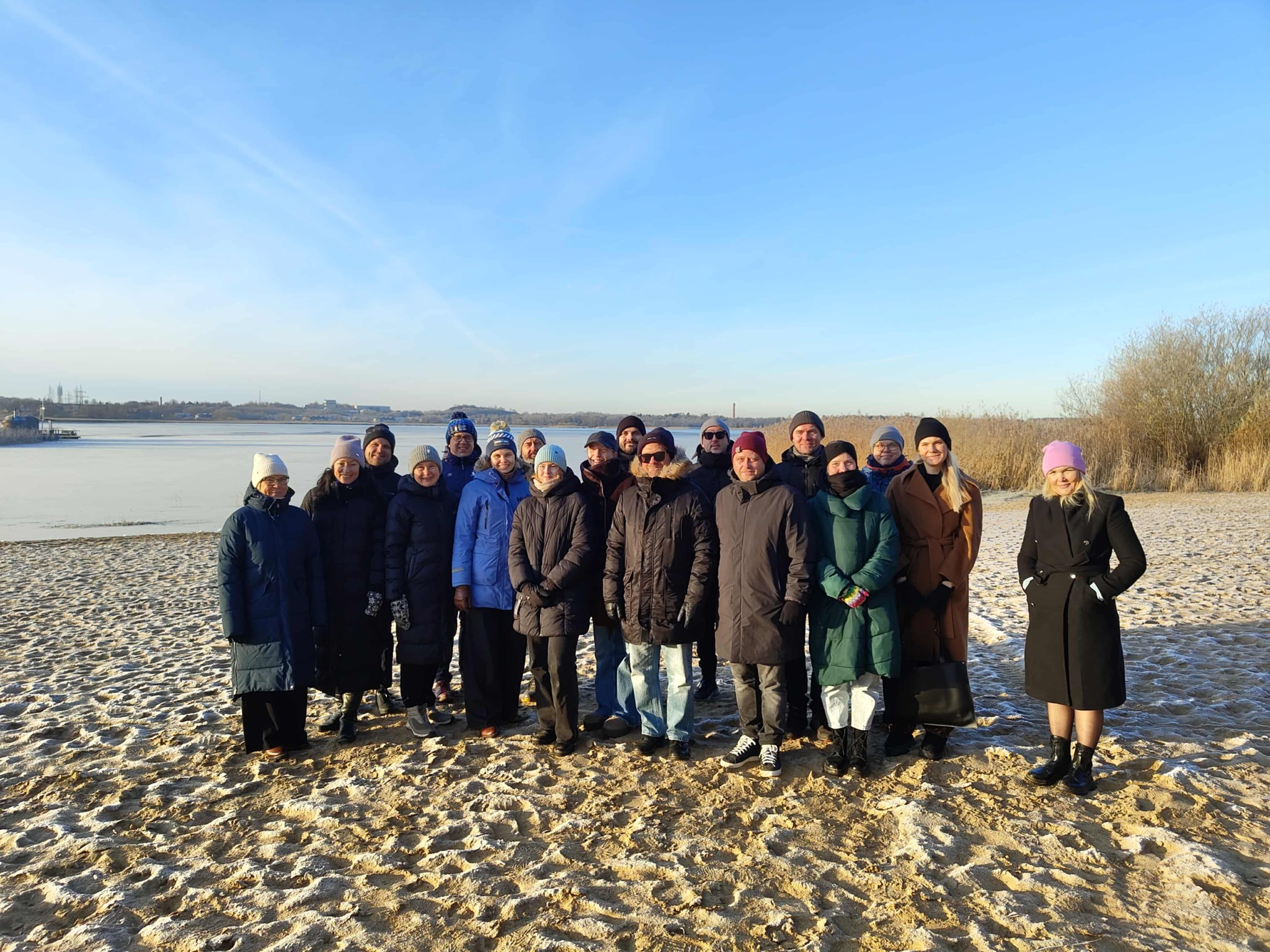 Sündmuste ekspordivõimekuse programmis osalejad seismas Harku järve ääres