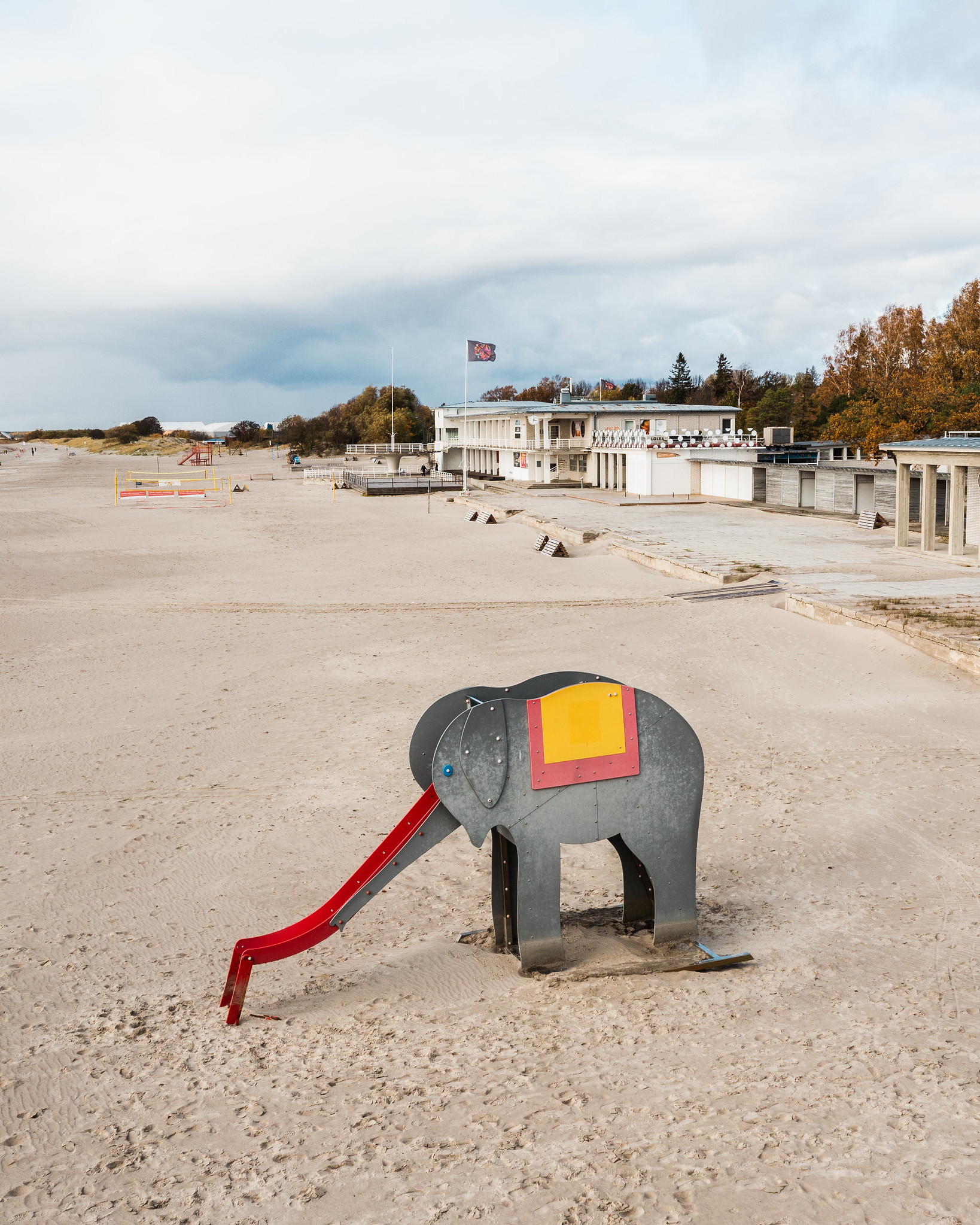 Elevandi liumägi sügiseses Pärnu rannas