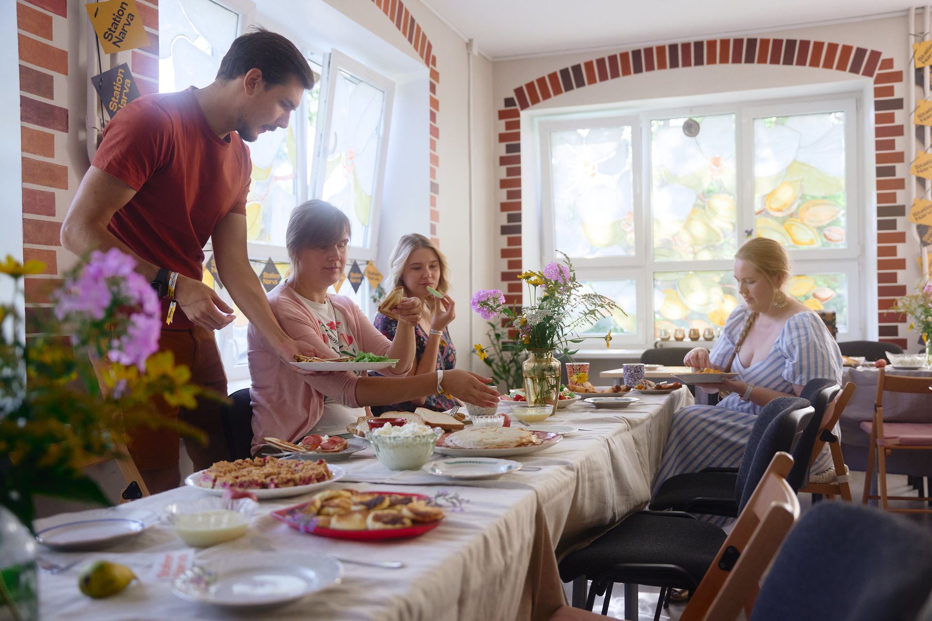 Customers eating at Valge Kõrvits Café in Narva