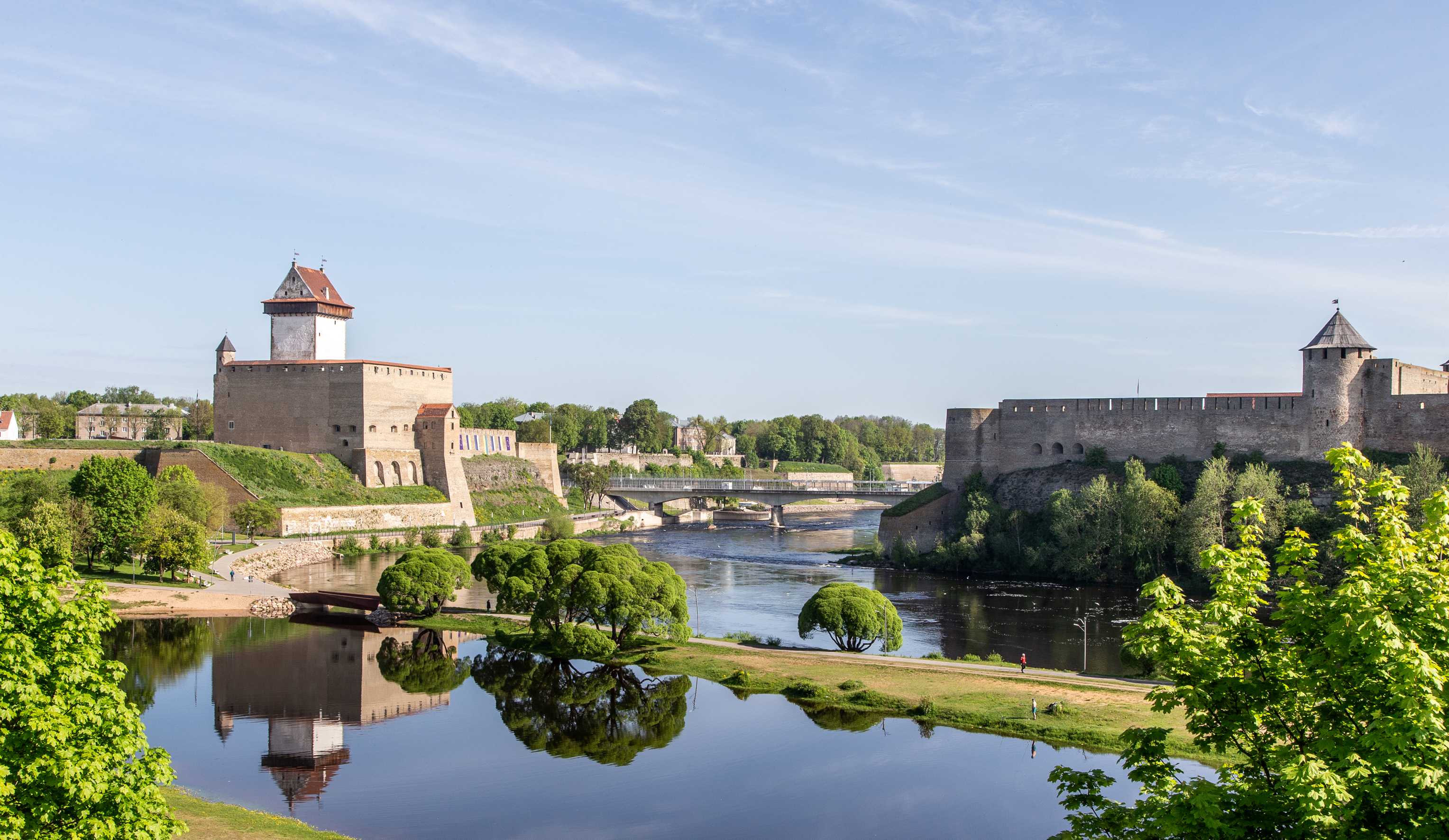 Narvan Hermannin linna ja Narvan joki