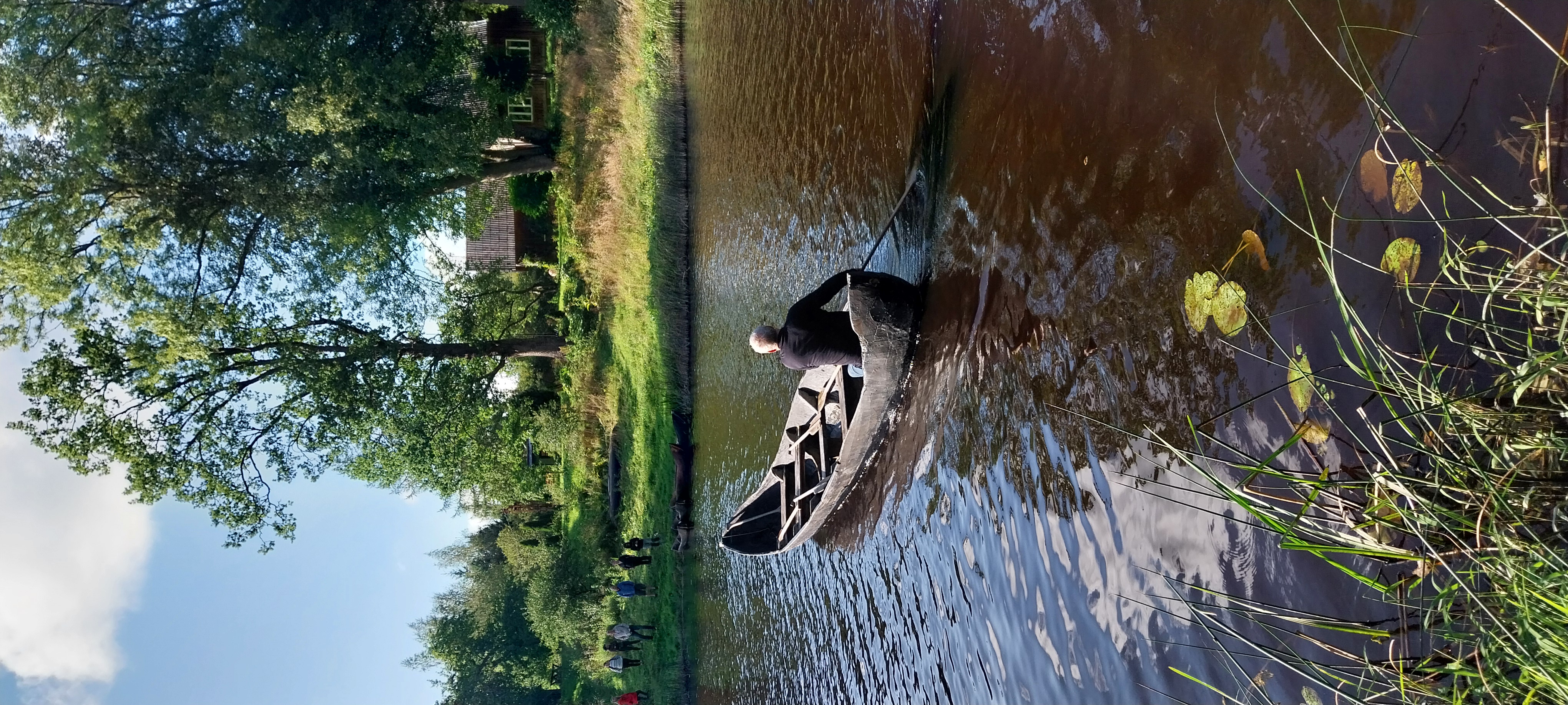 Haabja ar Aivaru, pārceļot cilvēkus pār upi