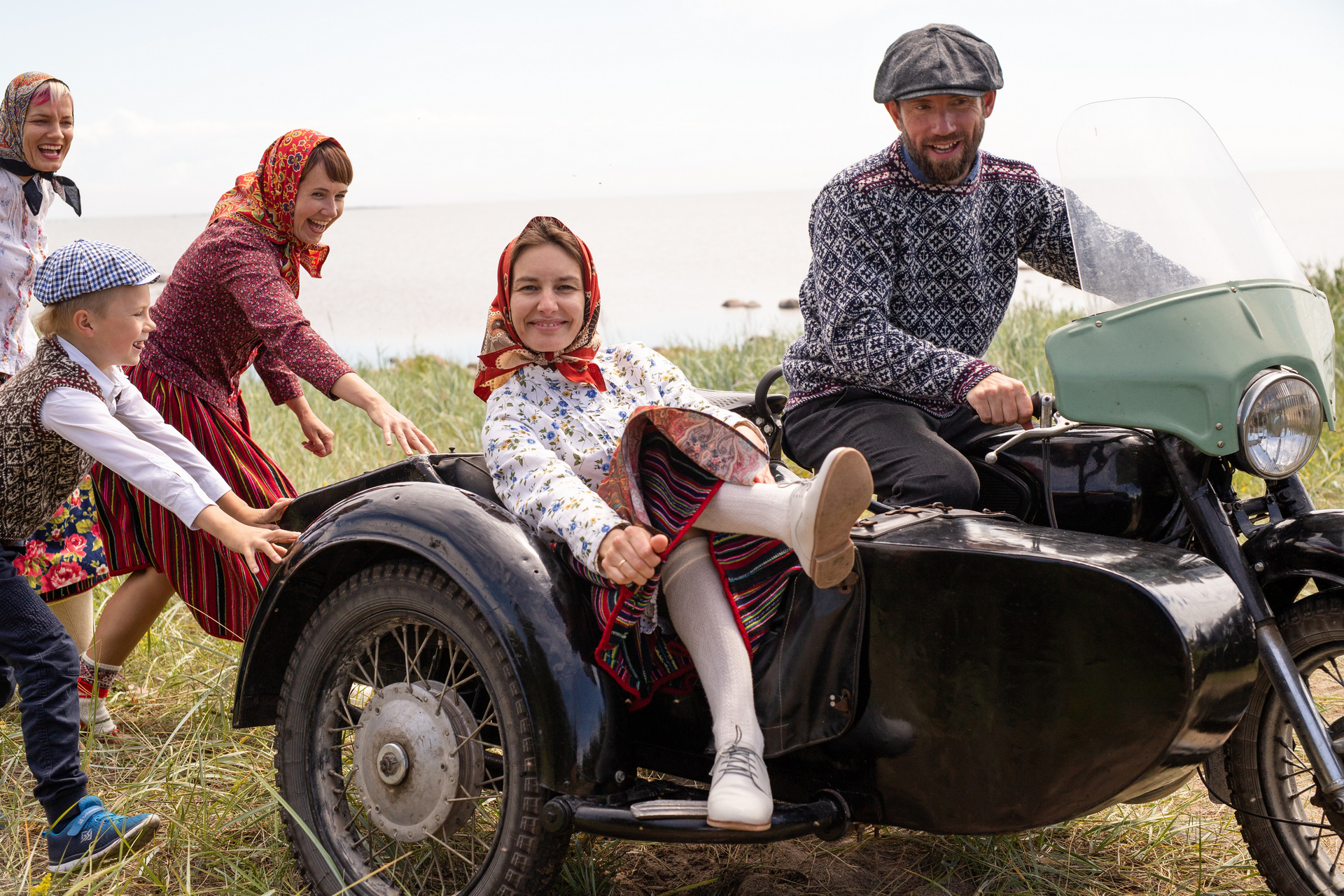 perhe ja moottoripyörä