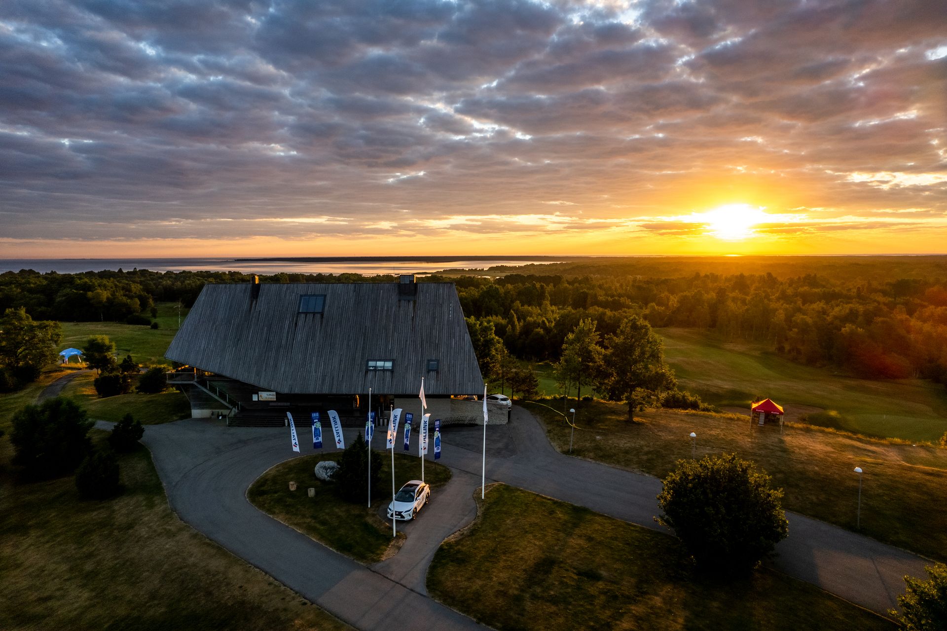 Estonian Golf & Country Club päikeseloojangul