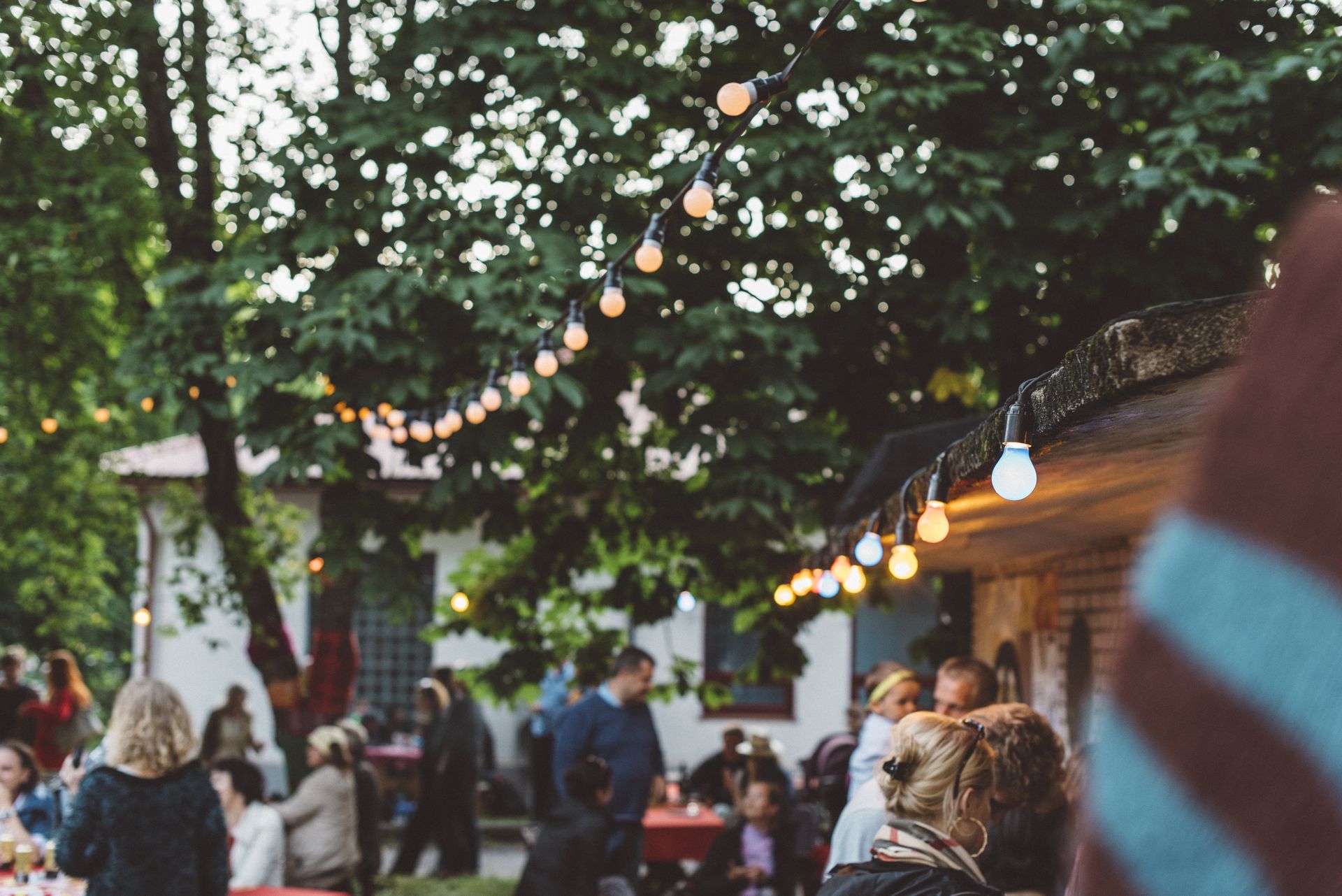 Menschen auf den Kaffeetagen in Estland