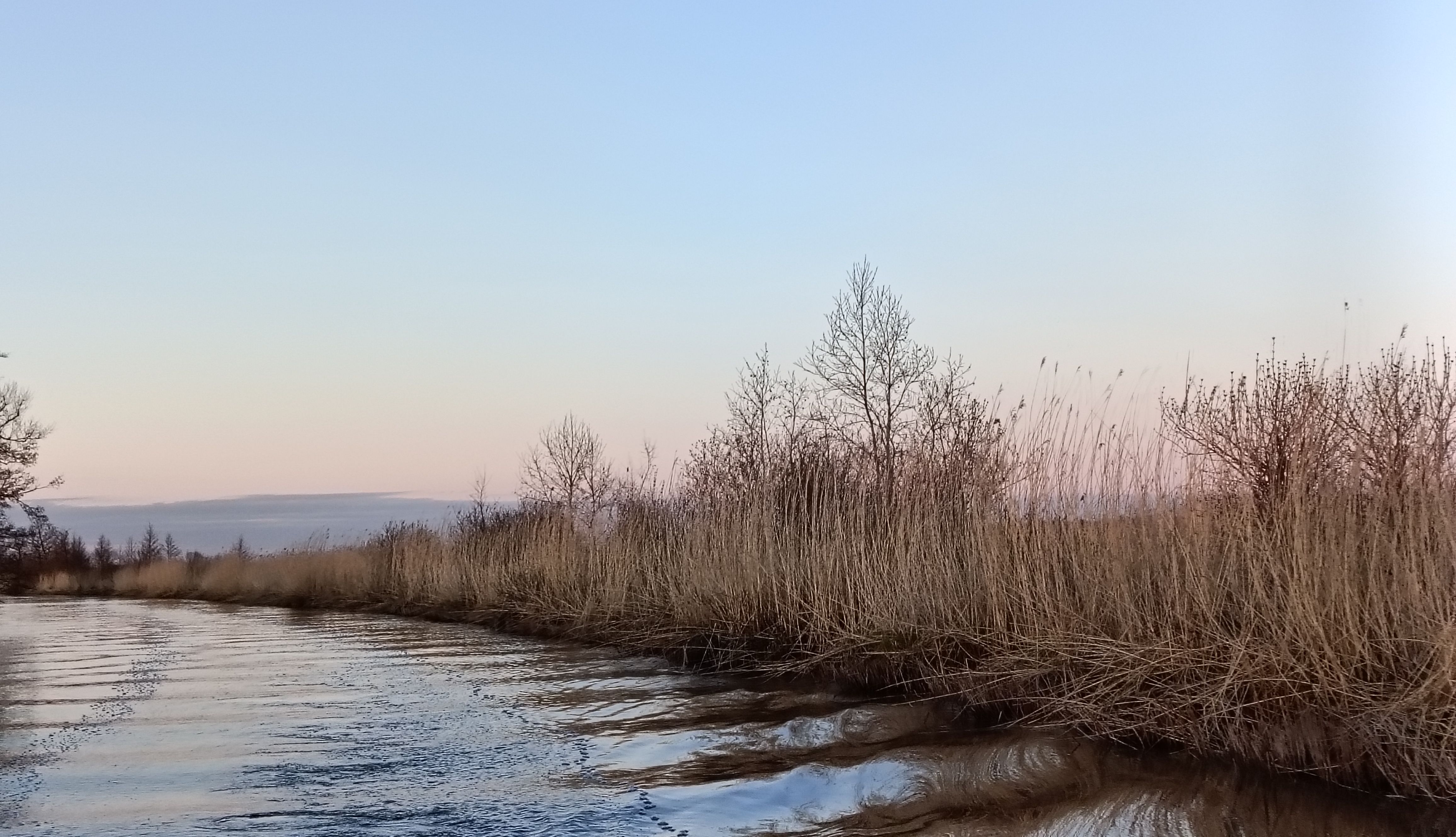 Kassari upe, skats no laivas