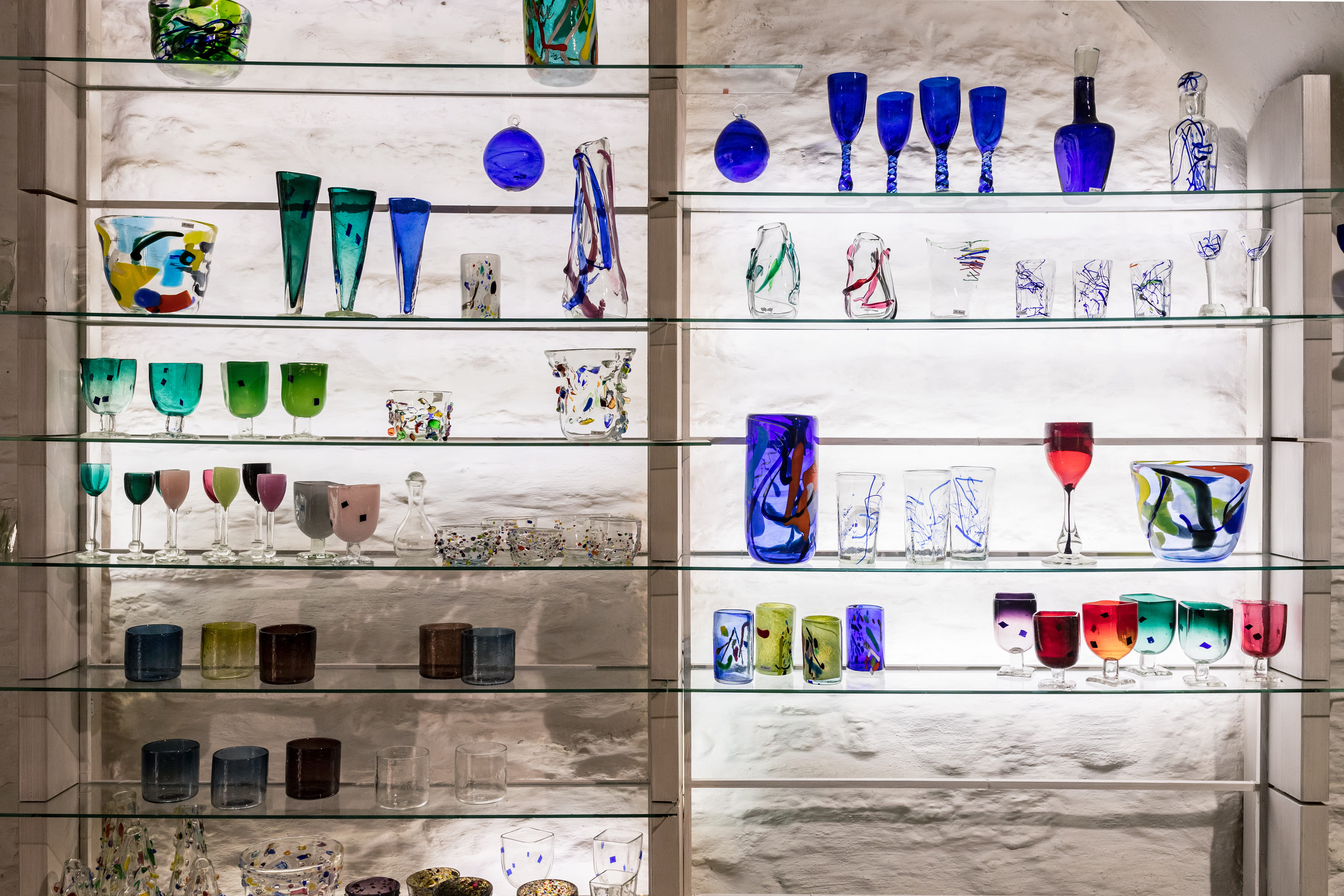 Ausstellung mundgeblasener Glaswaren in der Katariina-Gilde in der Altstadt von Tallinn