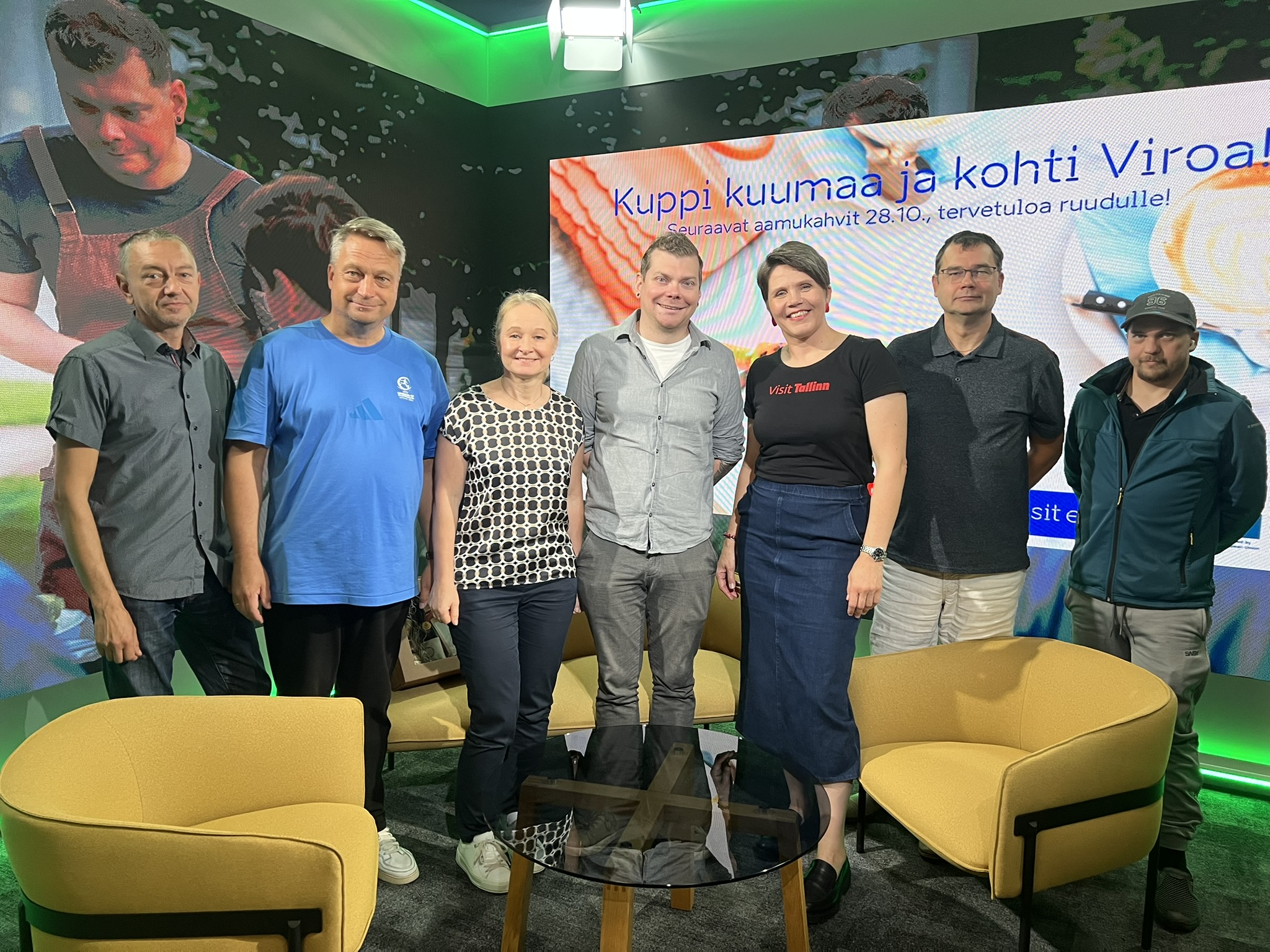 Ryhmäkuva studiosta