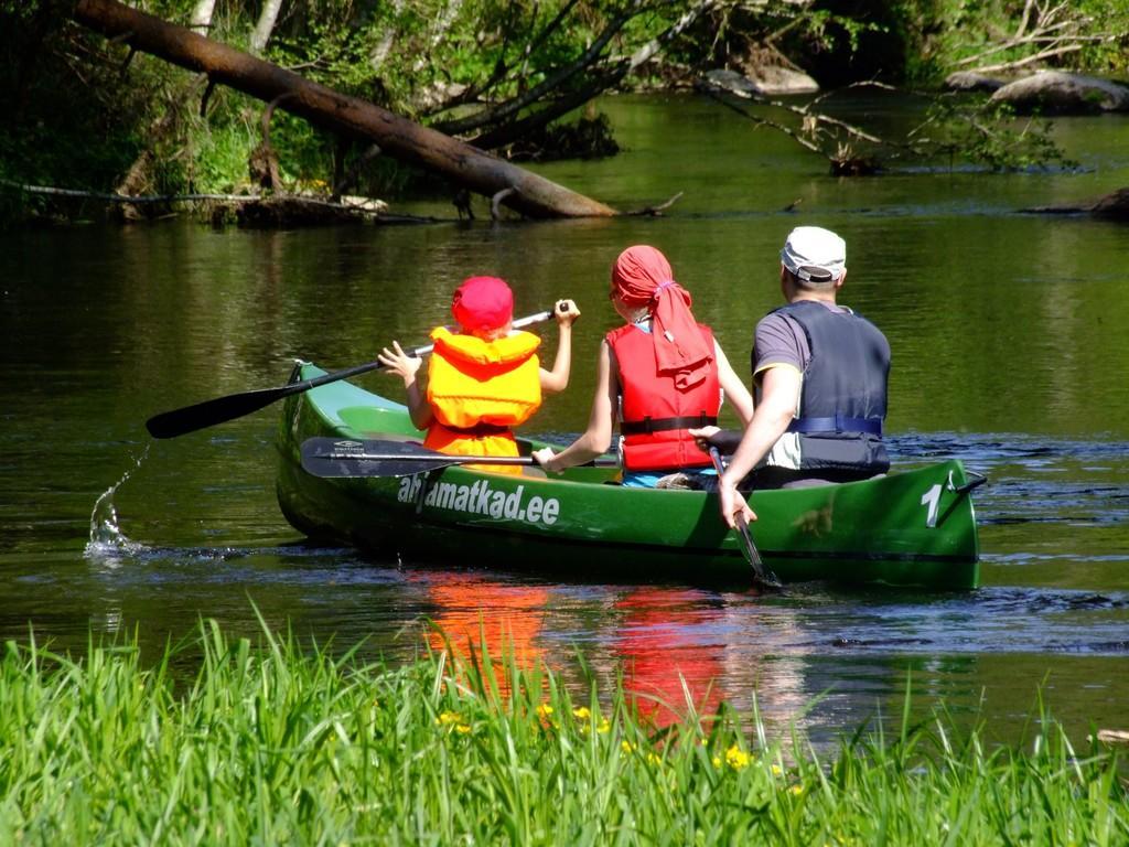 Canoeing on River Ahja with a pancake picnic