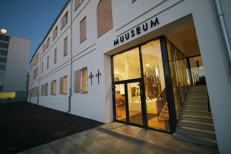 Guided tours of Pärnu Museum with a taste of times past