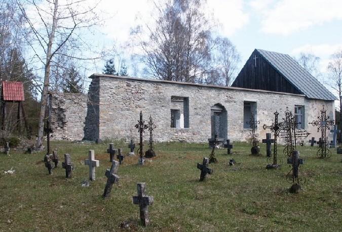 Die Kapelle und der Friedhof Rooslepa