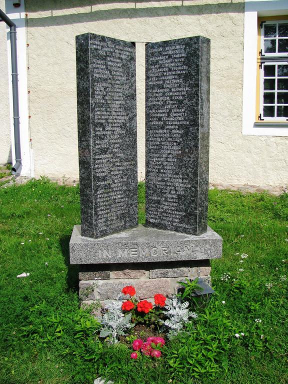 Die Kapelle und der Friedhof Rooslepa