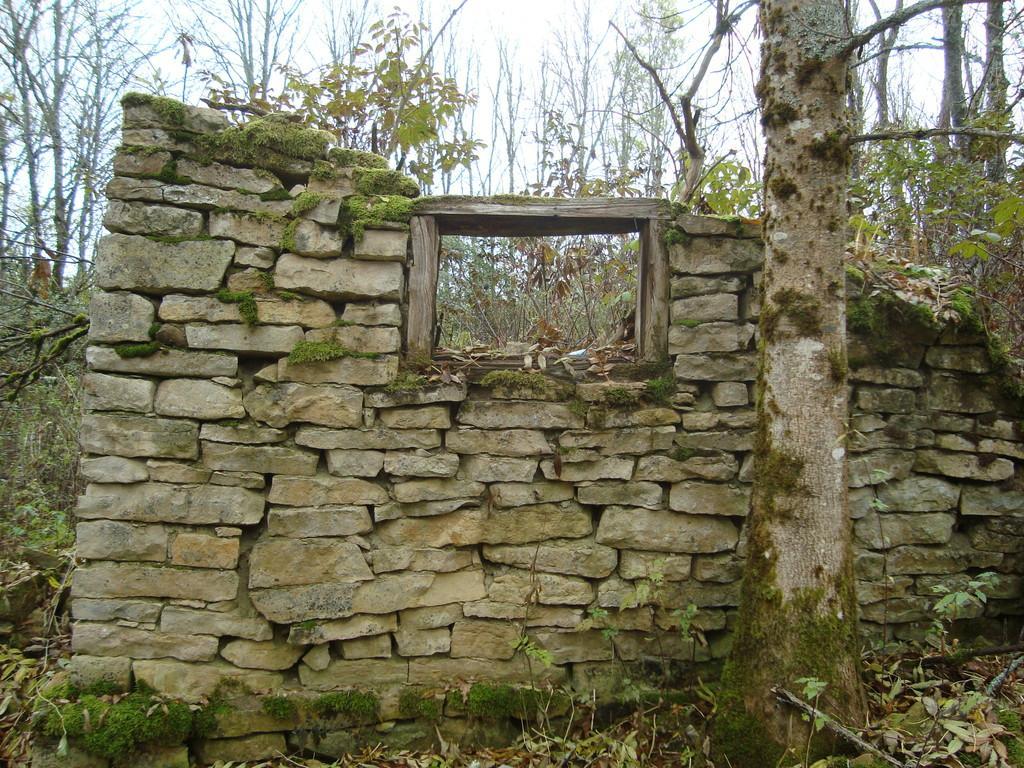 Eine Fußwanderung von Ajamatkad durch vorzeitliche Landschaften zum Kennenlernen der Nachlass-Kultur von Kurese