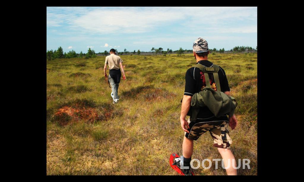 This snowshoe hike around Lake Veskijärv in Nõva takes you directly across the soft, quaggy ground of the surrounding bog. It may sound scary, but it'