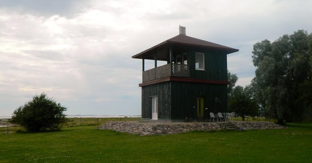 Birdwatching tower of the Puise Nina Farm