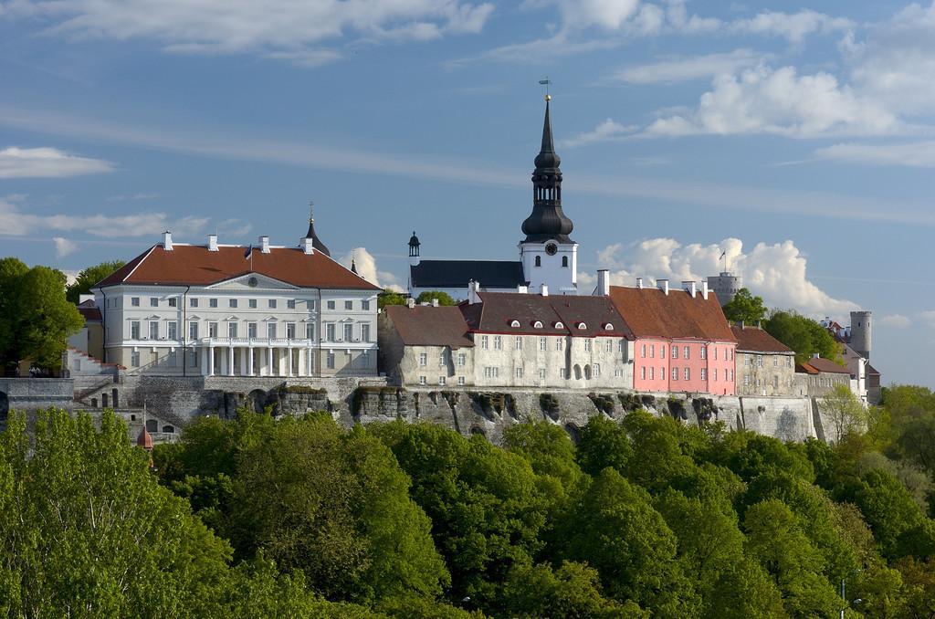 Tallinn City Tour Hop On Hop Off. Red Line – city centre