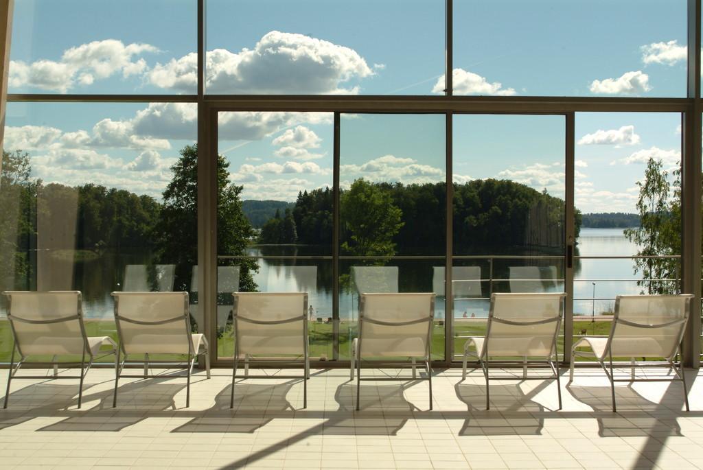 Pühajärve Spa & Holiday Resort – view from the swimming pool window to Lake Pühajärv